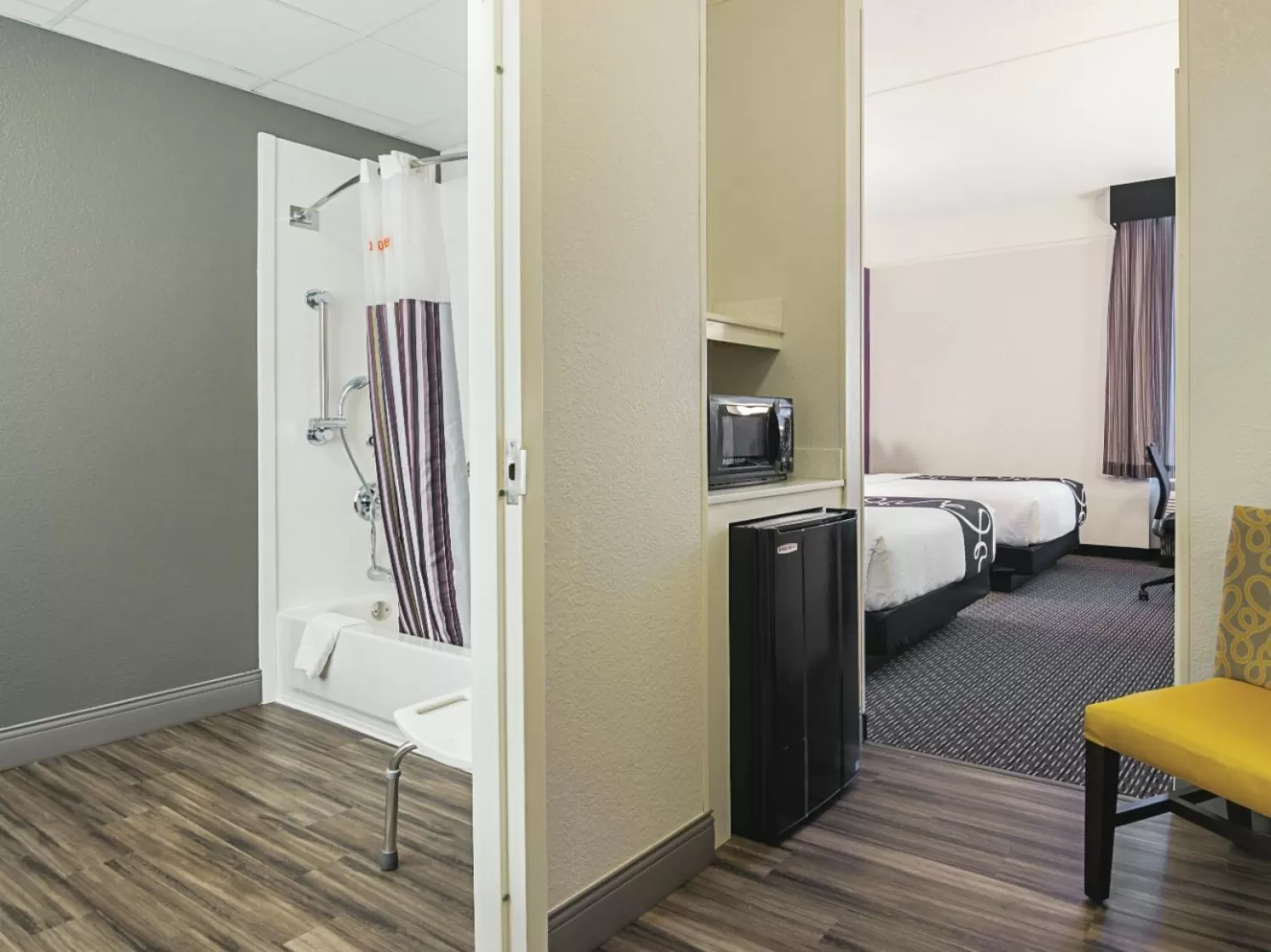 Bathroom, Bed in La Quinta by Wyndham Boston-Andover