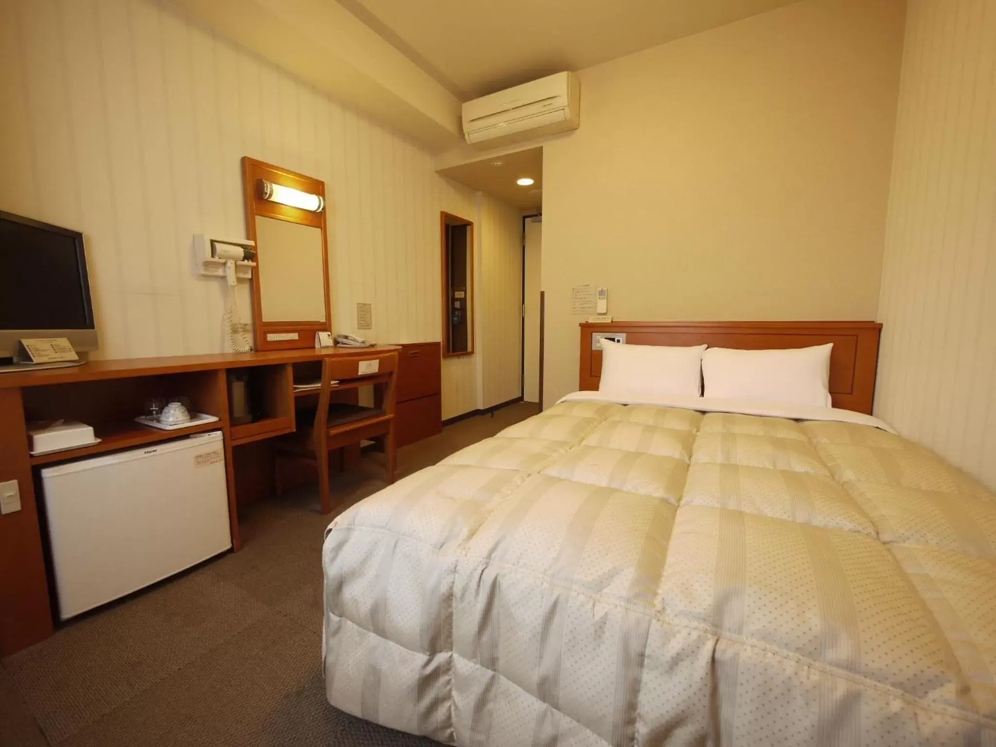 Bed in Hotel Route-Inn Saga Ekimae