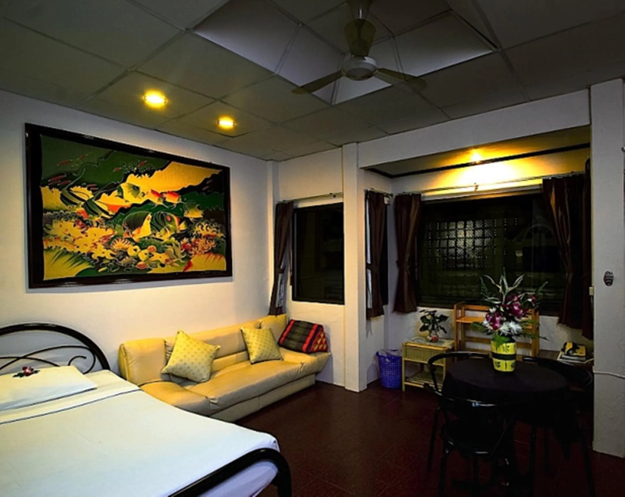 Seating area, Bed in Karon Cafe Inn