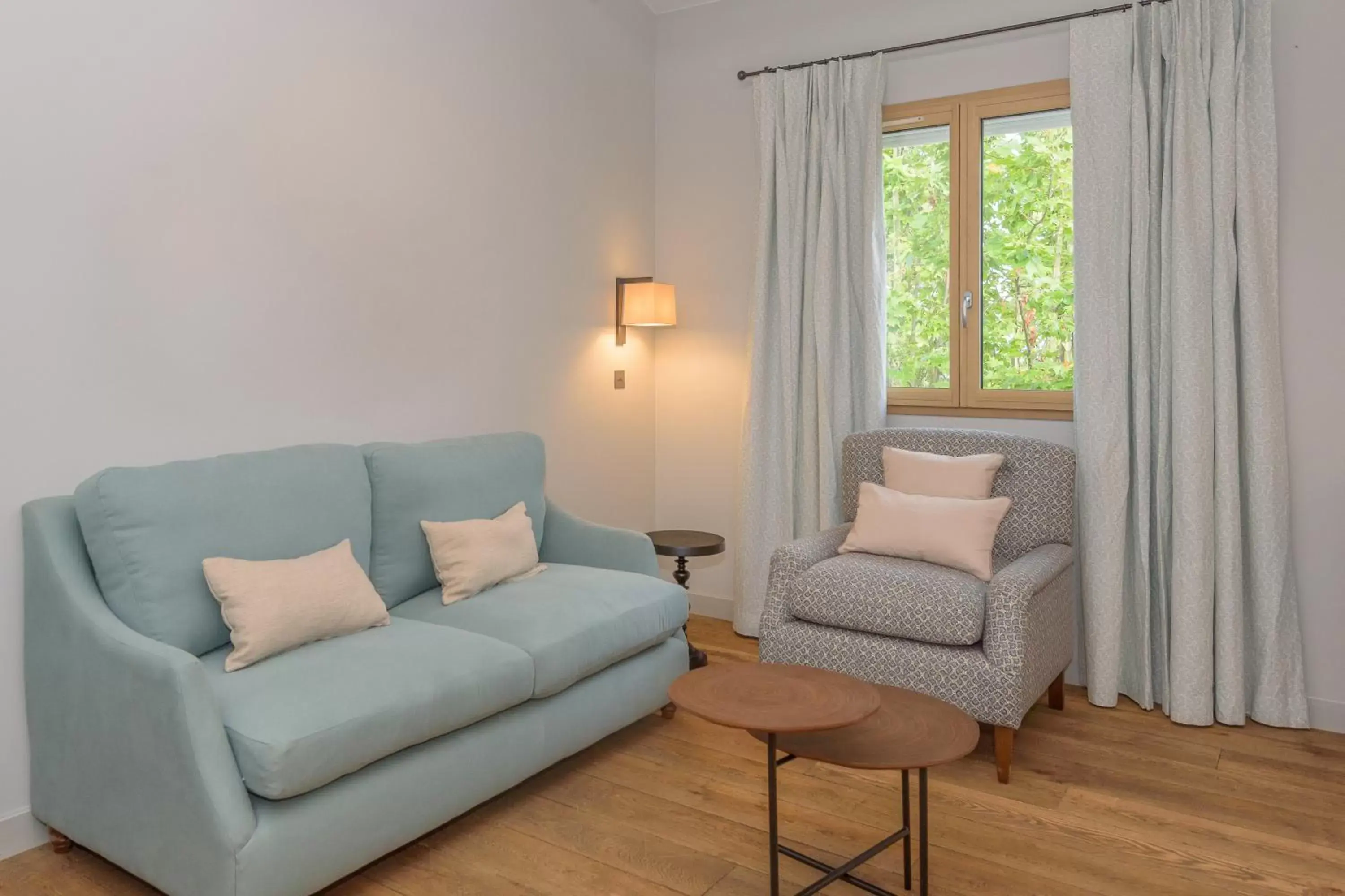 Living room, Seating Area in LOU CALEN