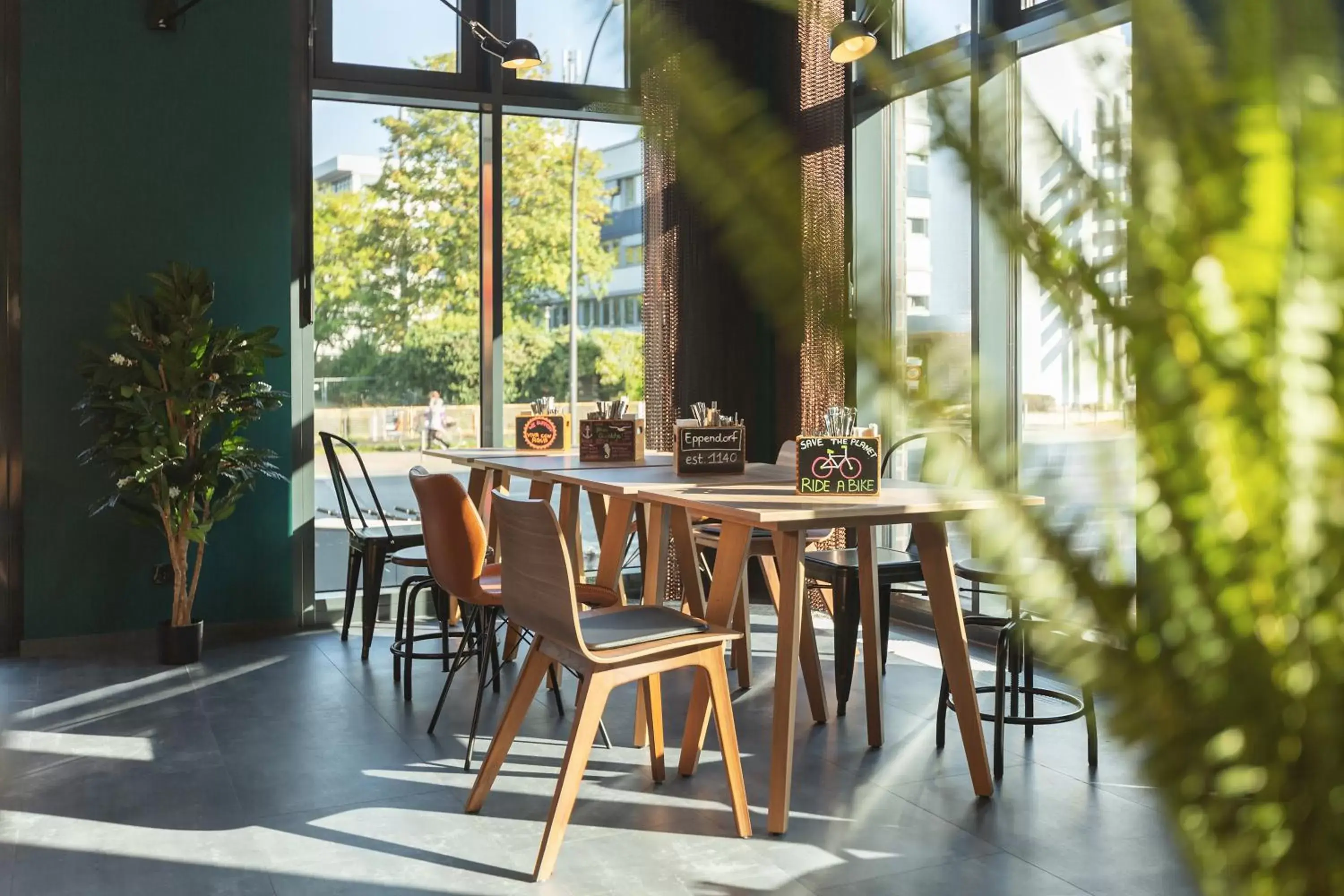 Lounge or bar in Holiday Inn - the niu, Bricks Hamburg Eppendorf by IHG Lounge or bar in Holiday Inn - the niu, Bricks Hamburg Eppendorf by IHG