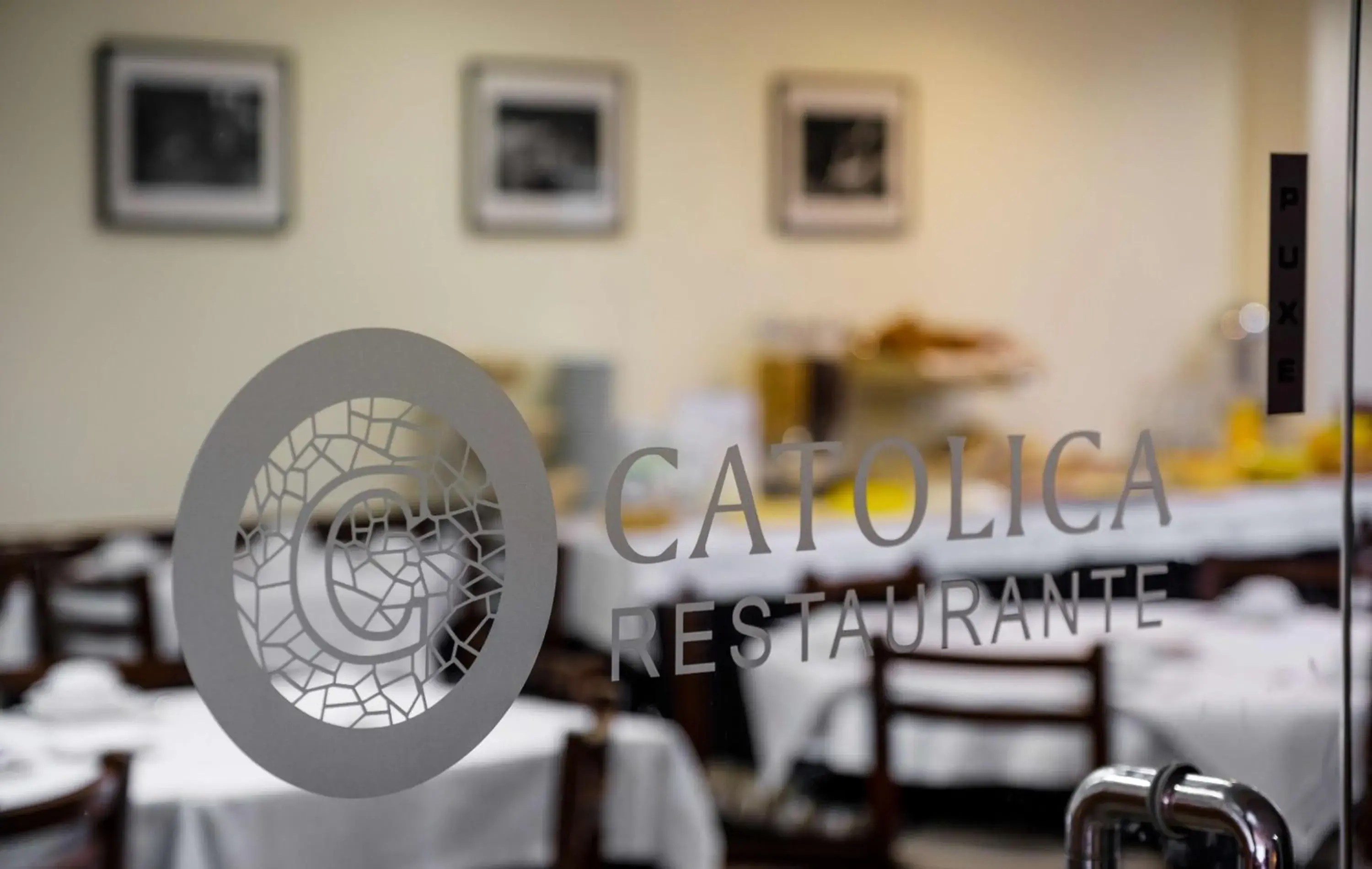 Restaurant/Places to Eat in Catolica Hotel