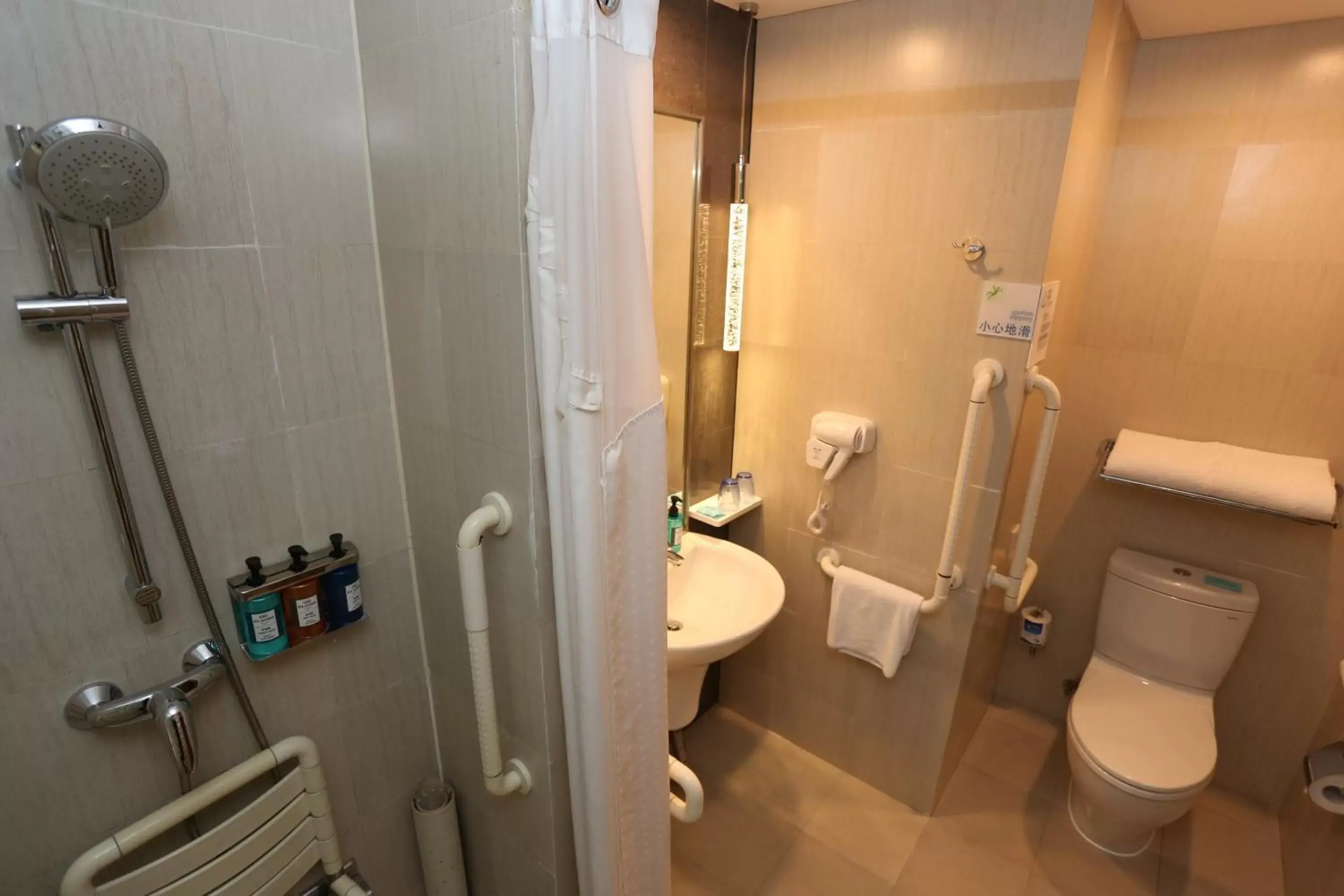 Photo of the whole room, Bathroom in Holiday Inn Express Shanghai Jinsha, an IHG Hotel