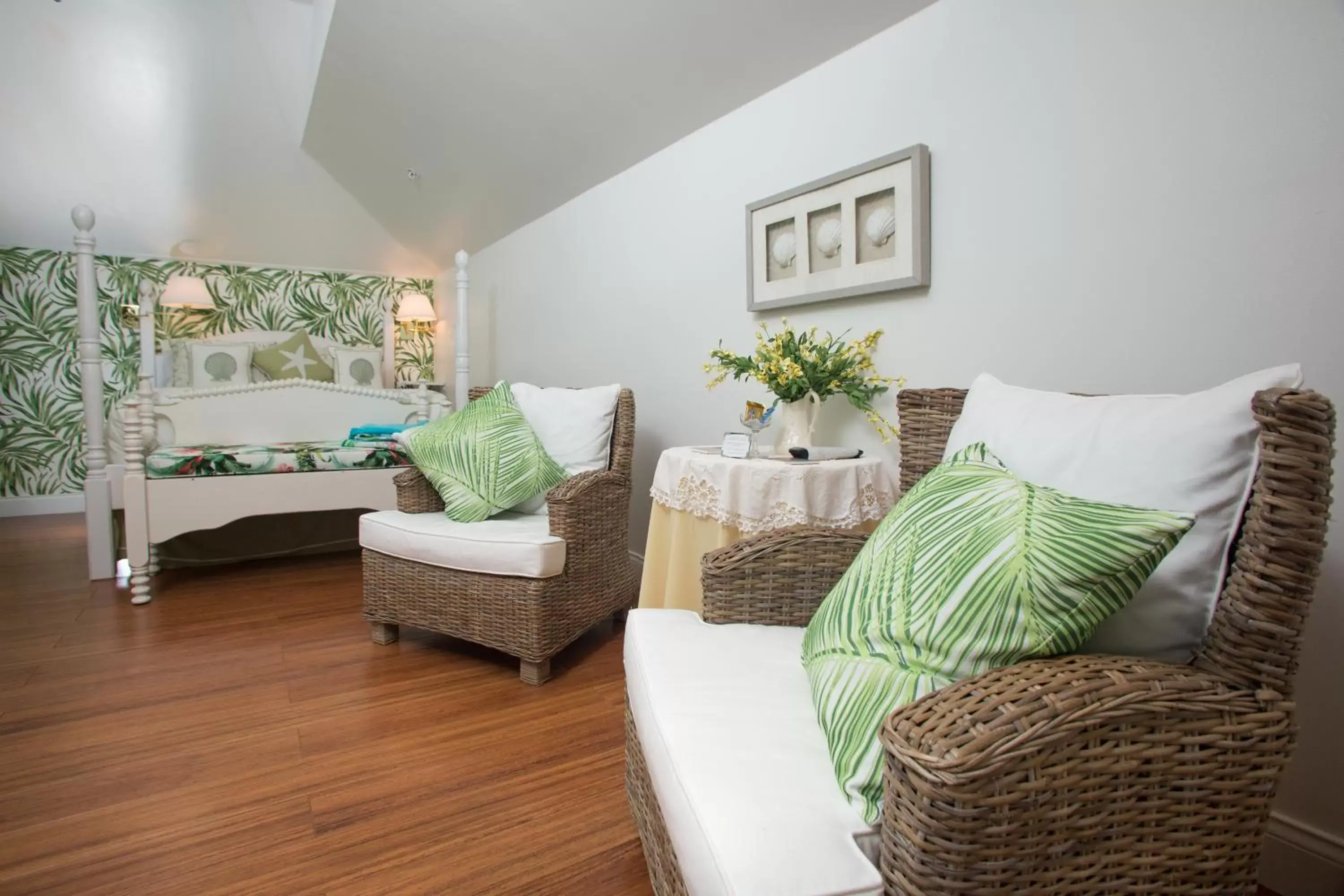 Seating Area in Windemere Inn by the Sea