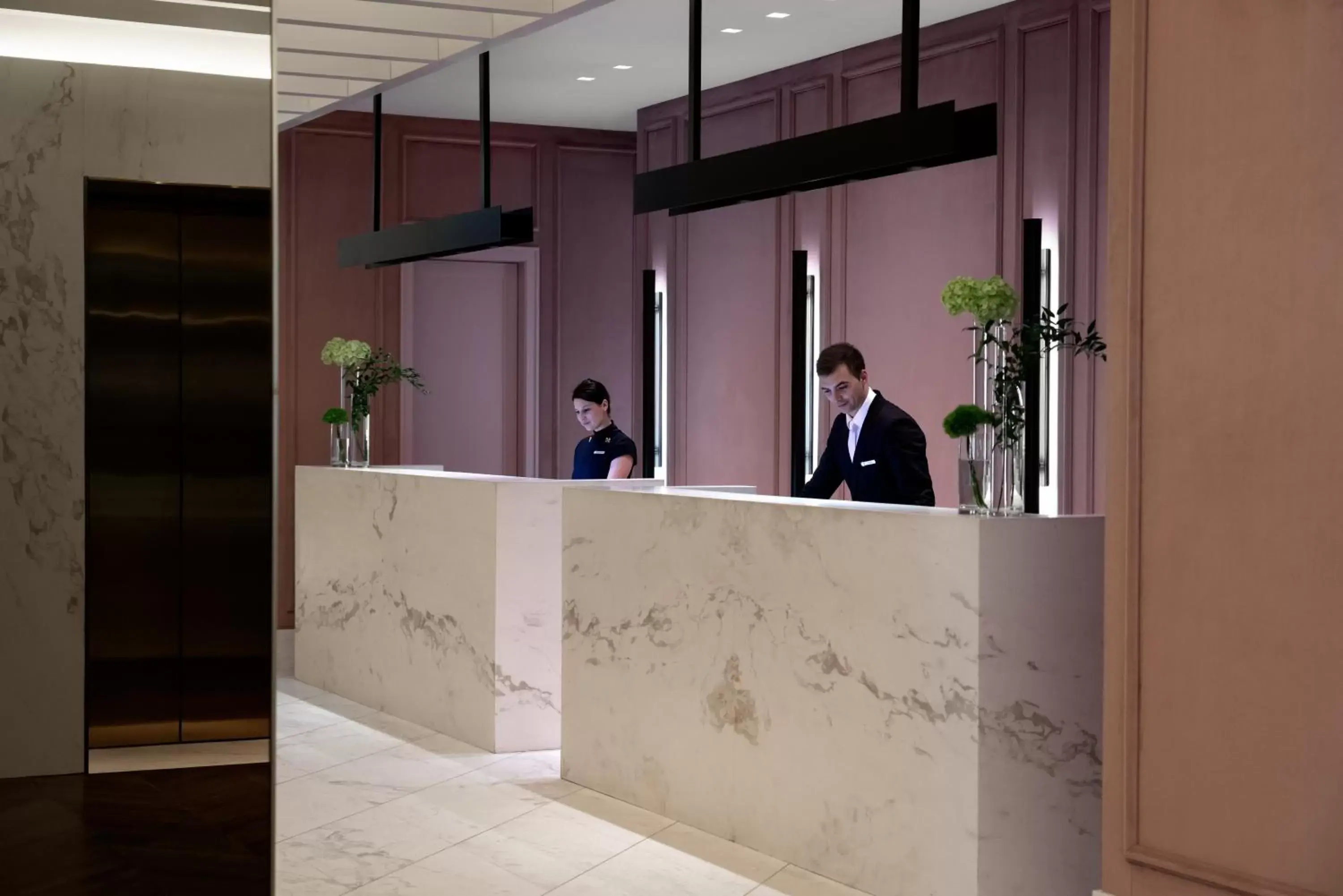 Lobby or reception, Staff in Four Seasons Hotel Montreal