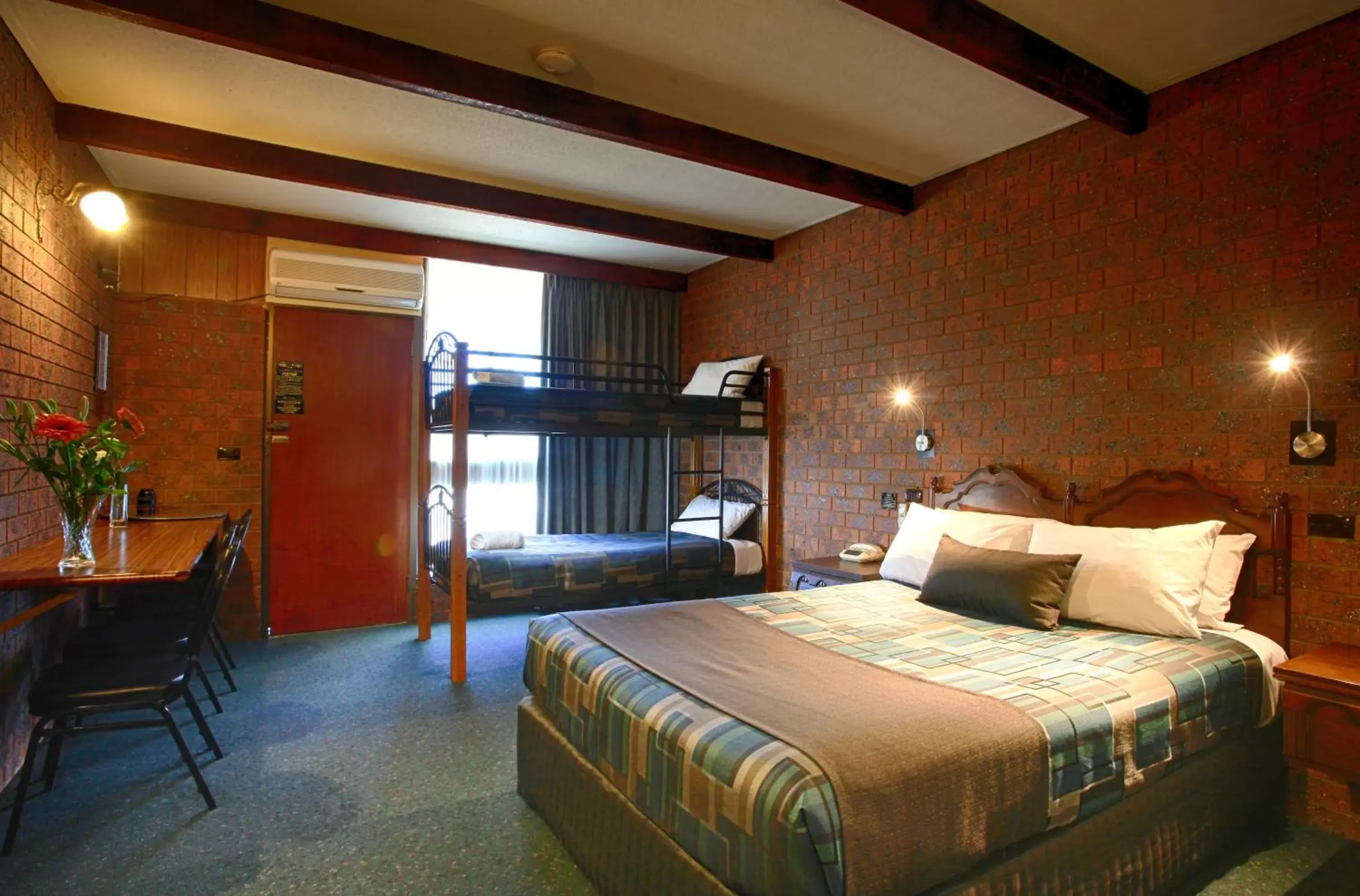 Photo of the whole room, Bed in Belltower Motor Inn