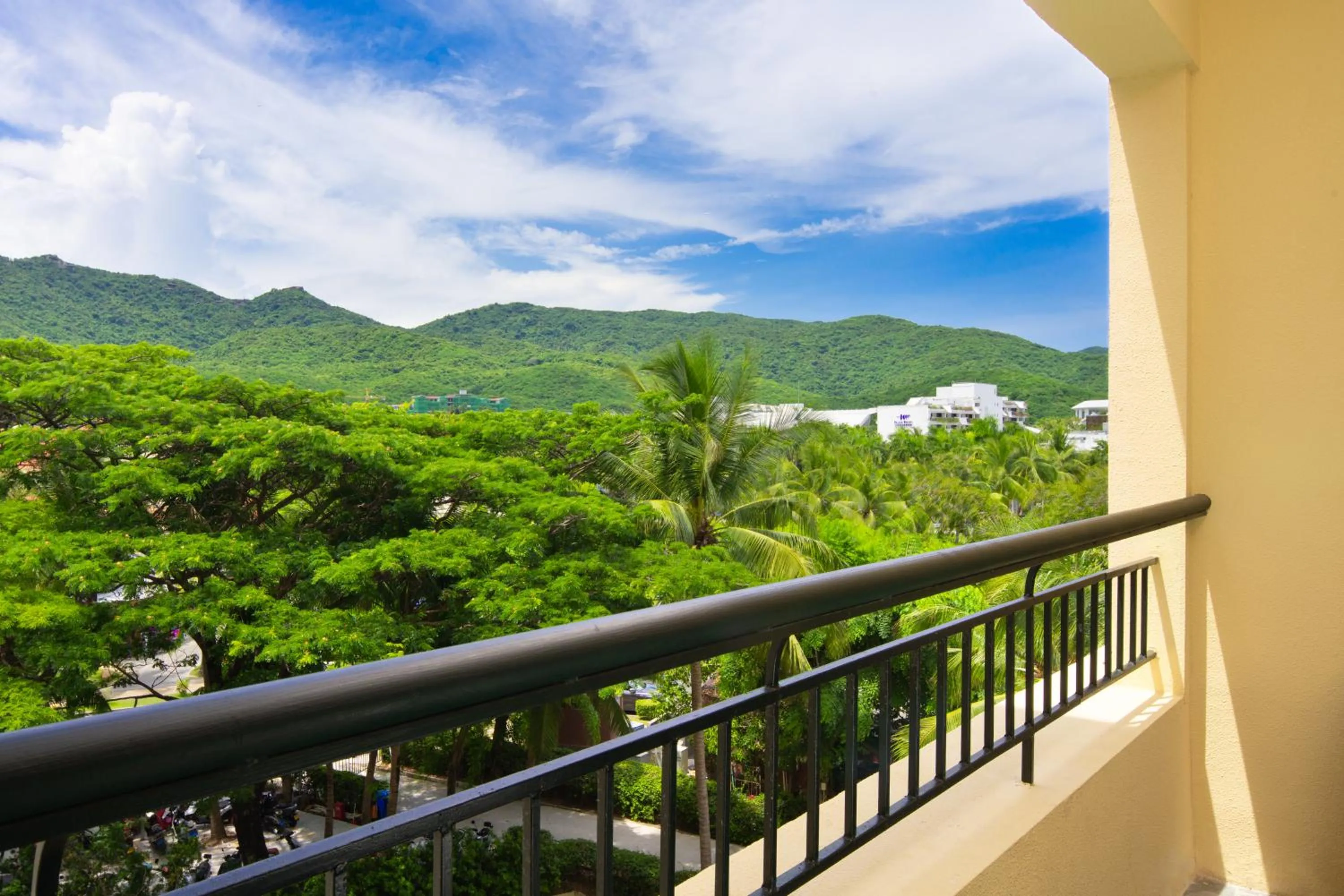 Day in Horizon Resort & Spa Yalong Bay-Yalong Bay Central