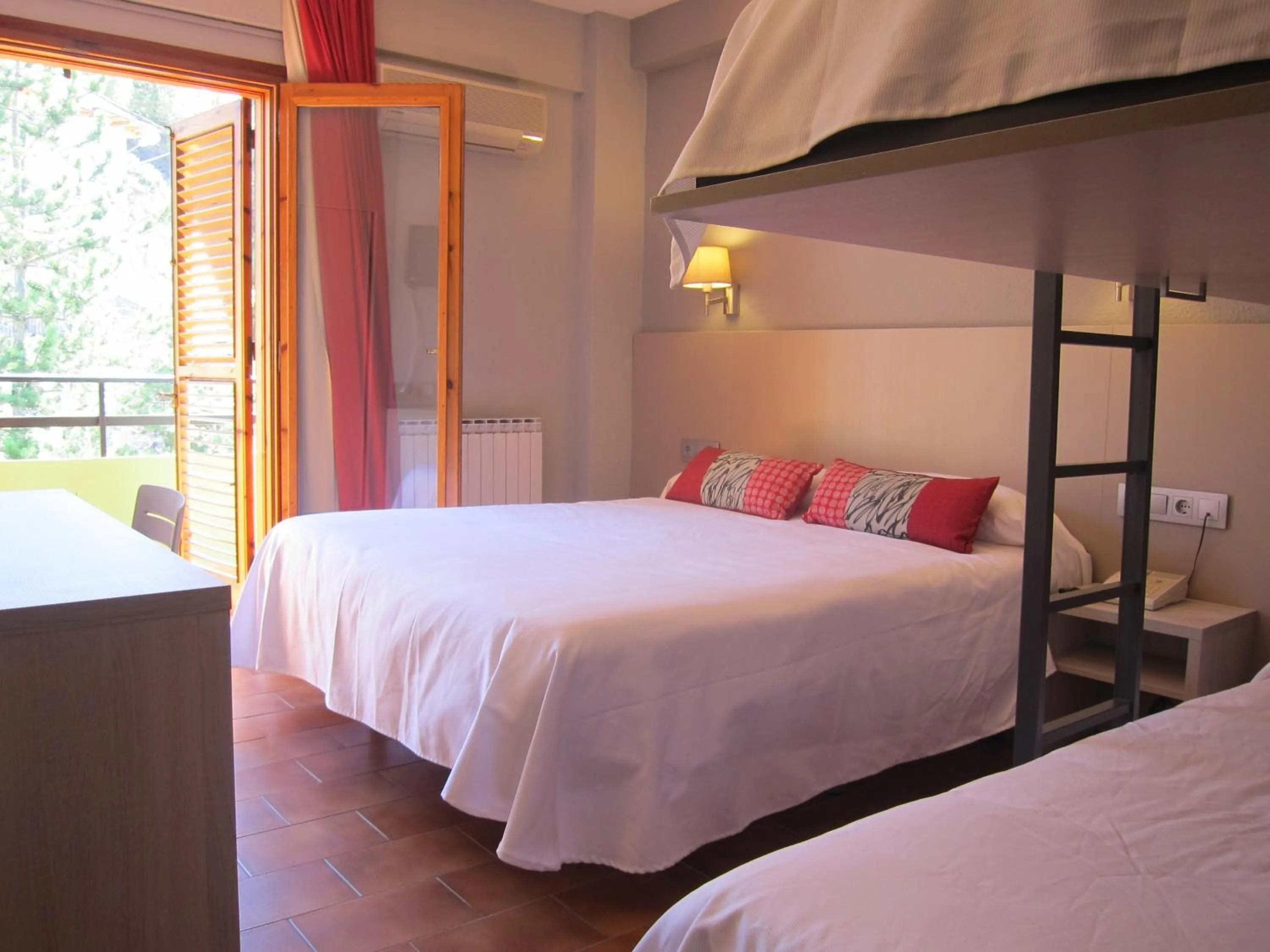 Bed in Hotel Meson de L’Ainsa