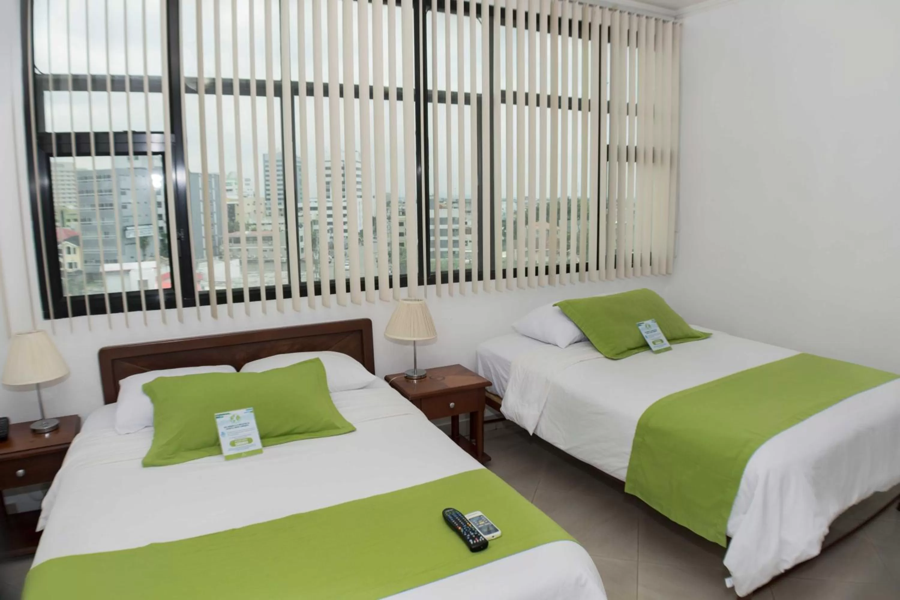 Bed in Hotel Castell - Cerca Del Aeropuerto