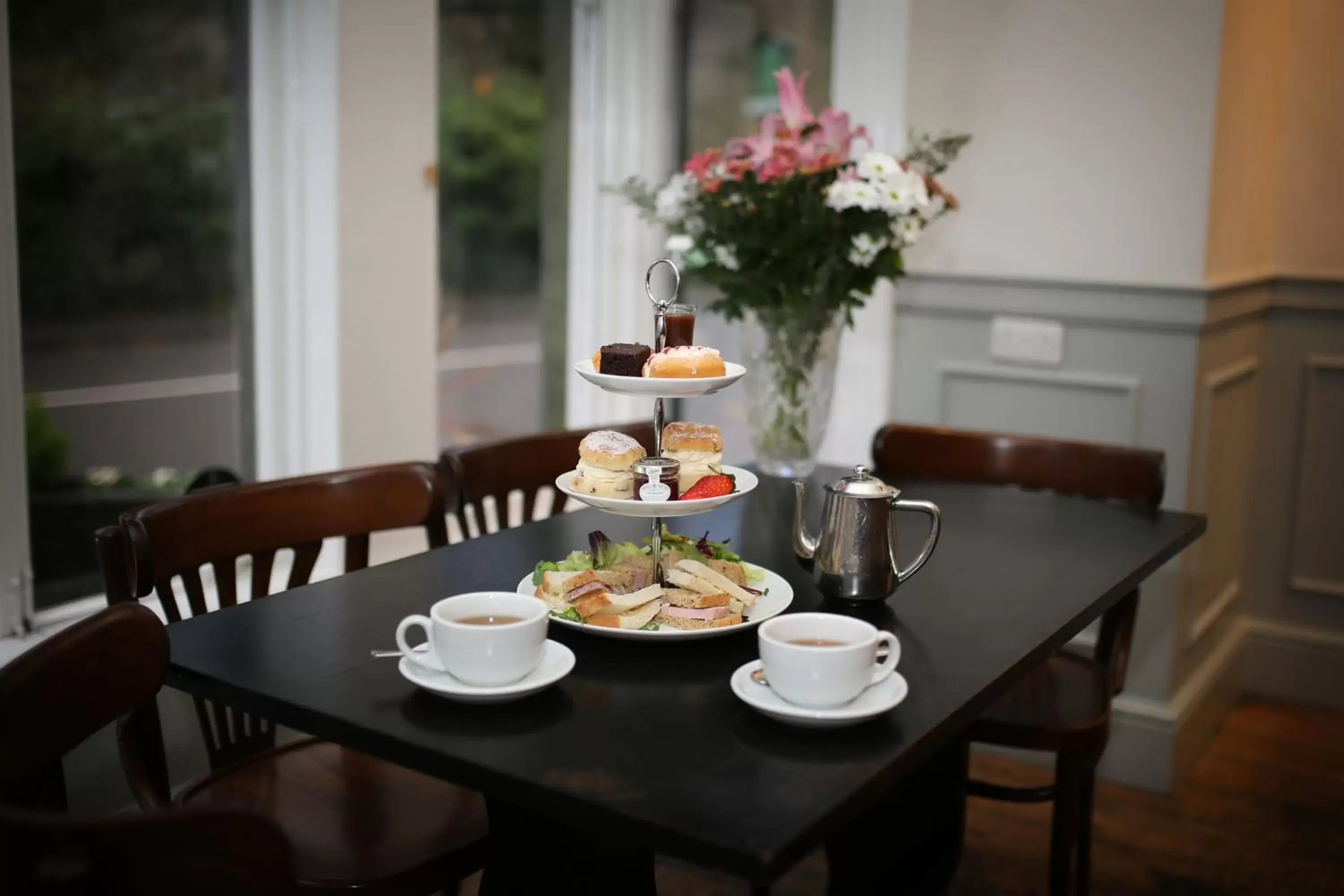 Restaurant/places to eat, Dining Area in Gwydyr Hotel