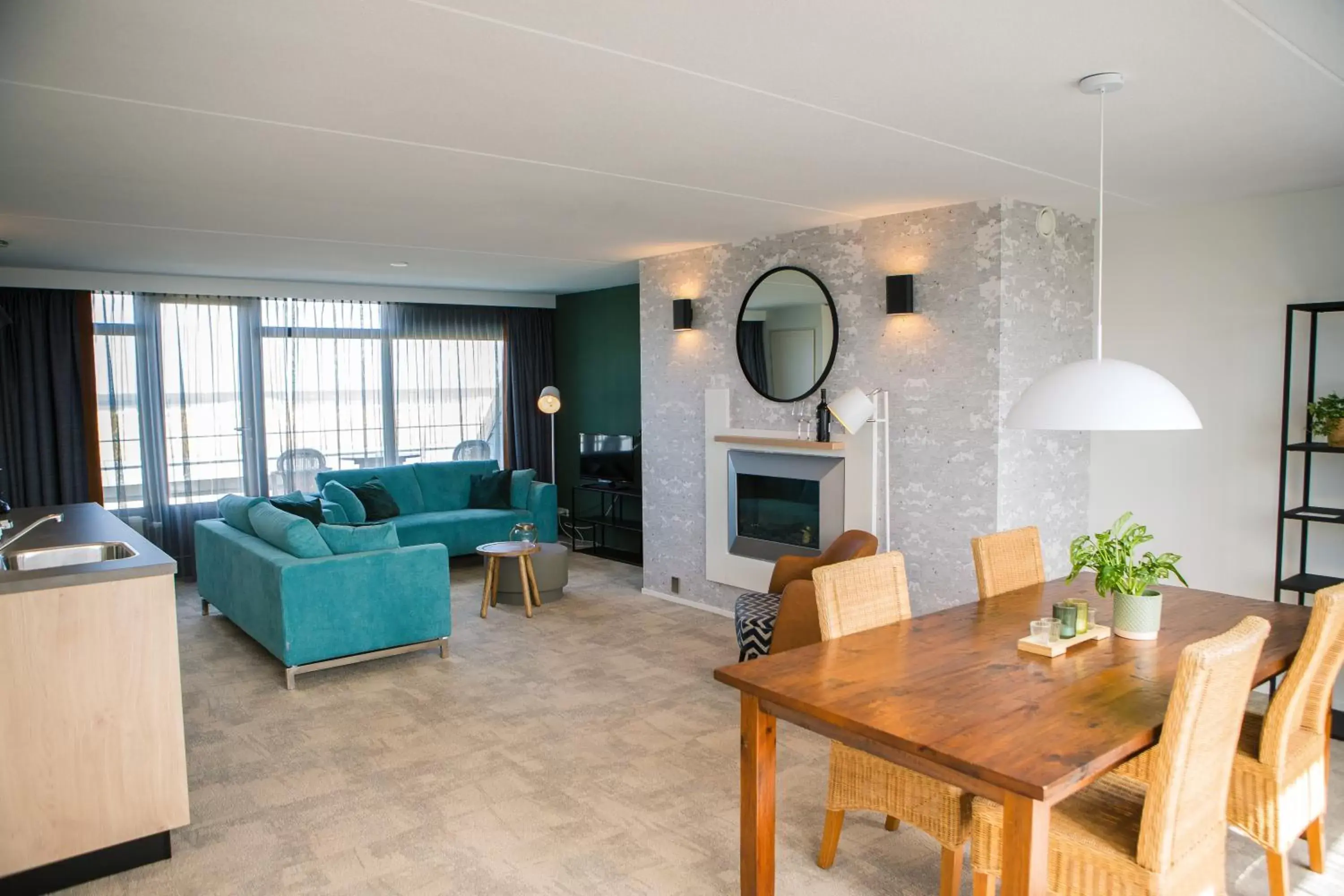 Living room, Dining Area in Paal 8 Hotel aan Zee