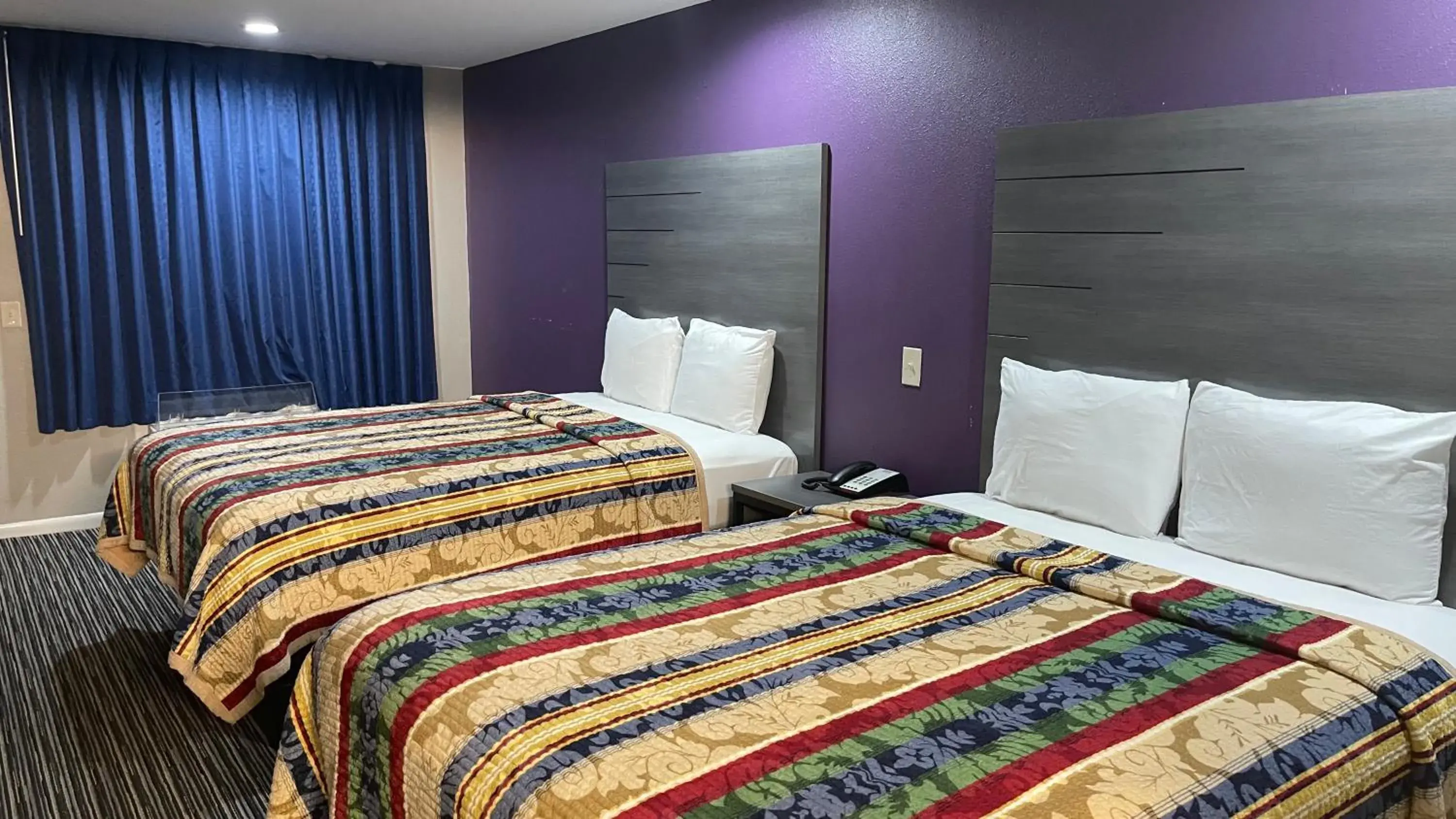 Bed in Executive Inn and Suites Houston