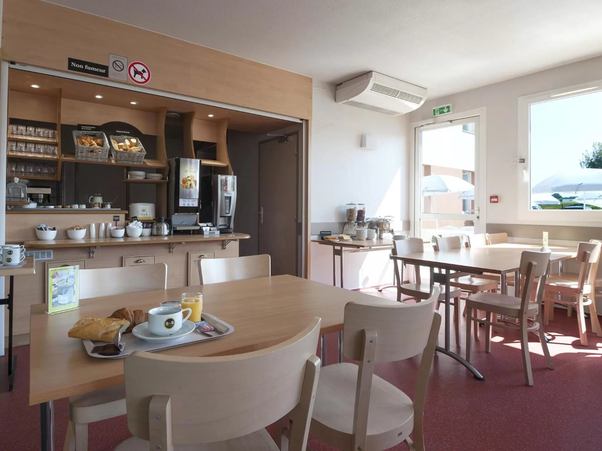 Restaurant/places to eat in B&B HOTEL Paray-le-Monial