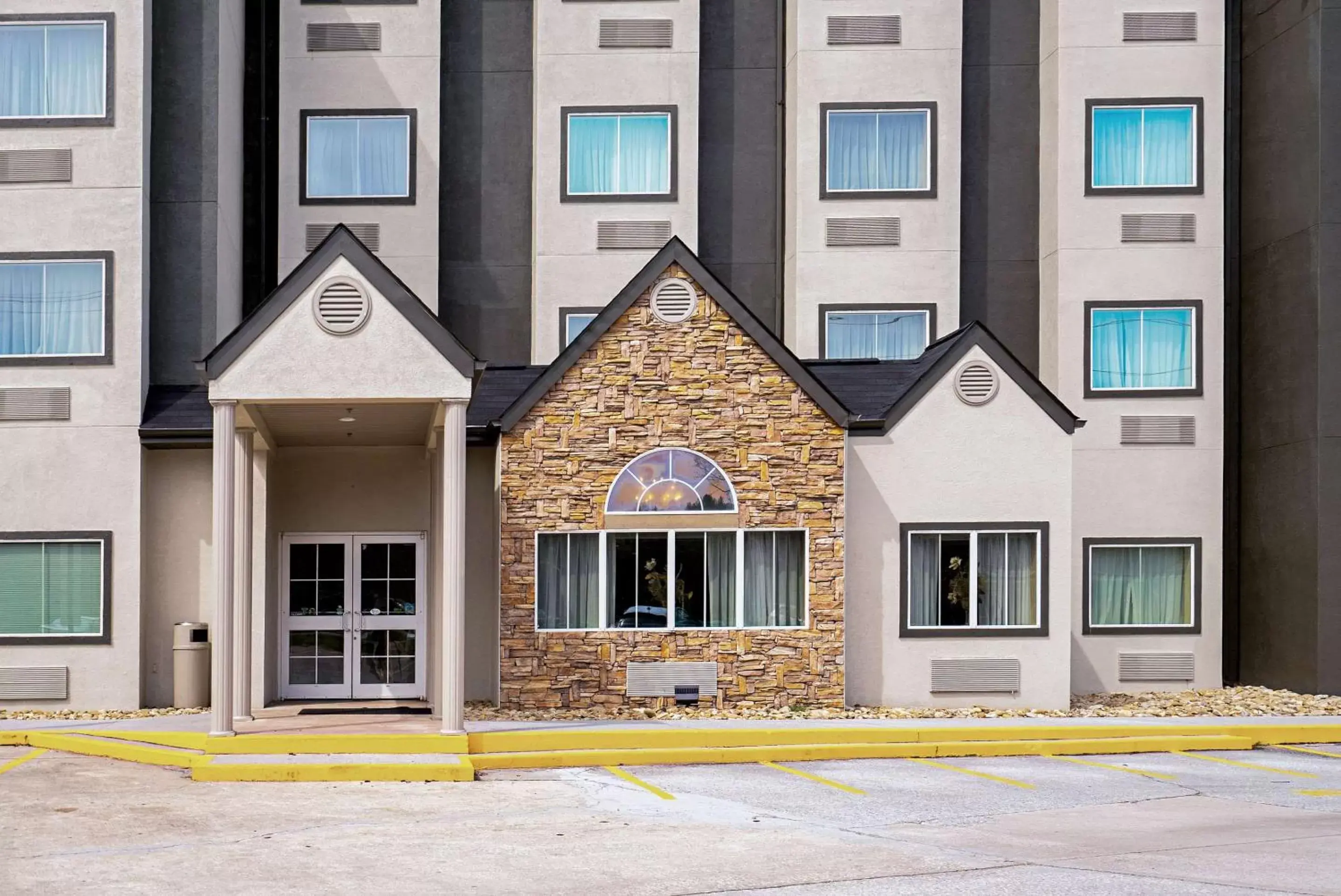 Property Building in Quality Inn & Suites