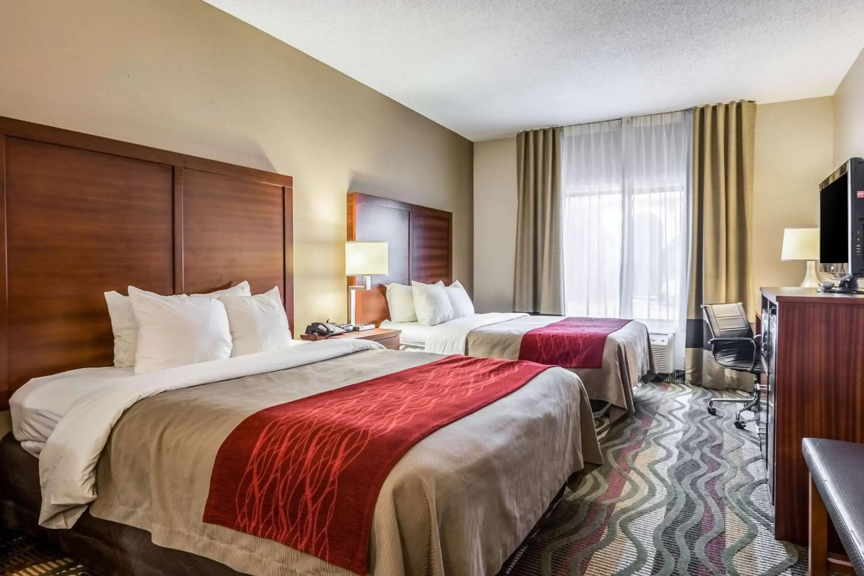 Photo of the whole room, Bed in Comfort Inn & Suites Lookout Mountain