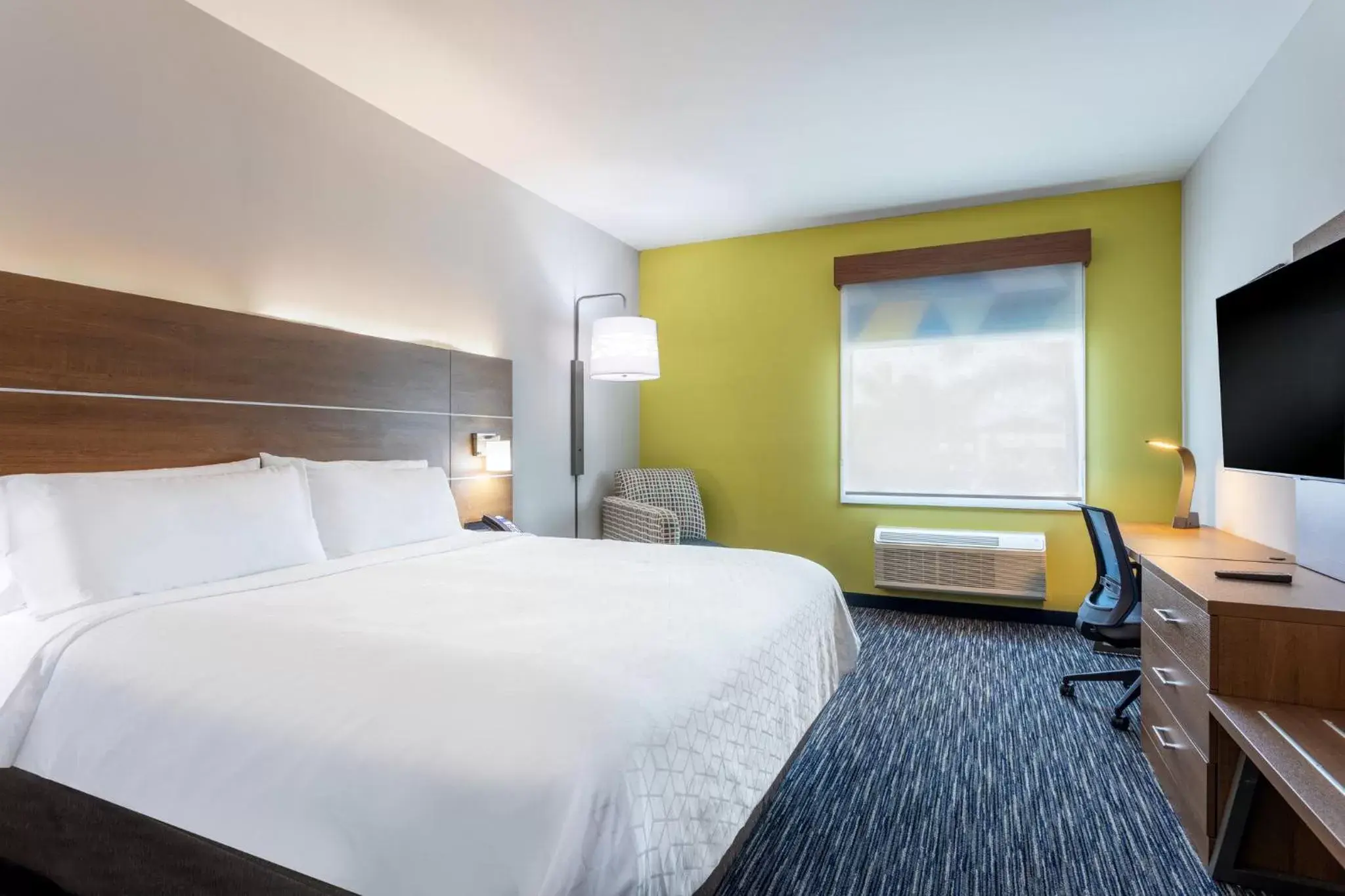 Photo of the whole room, Bed in Holiday Inn Express & Suites - Miramar, an IHG Hotel