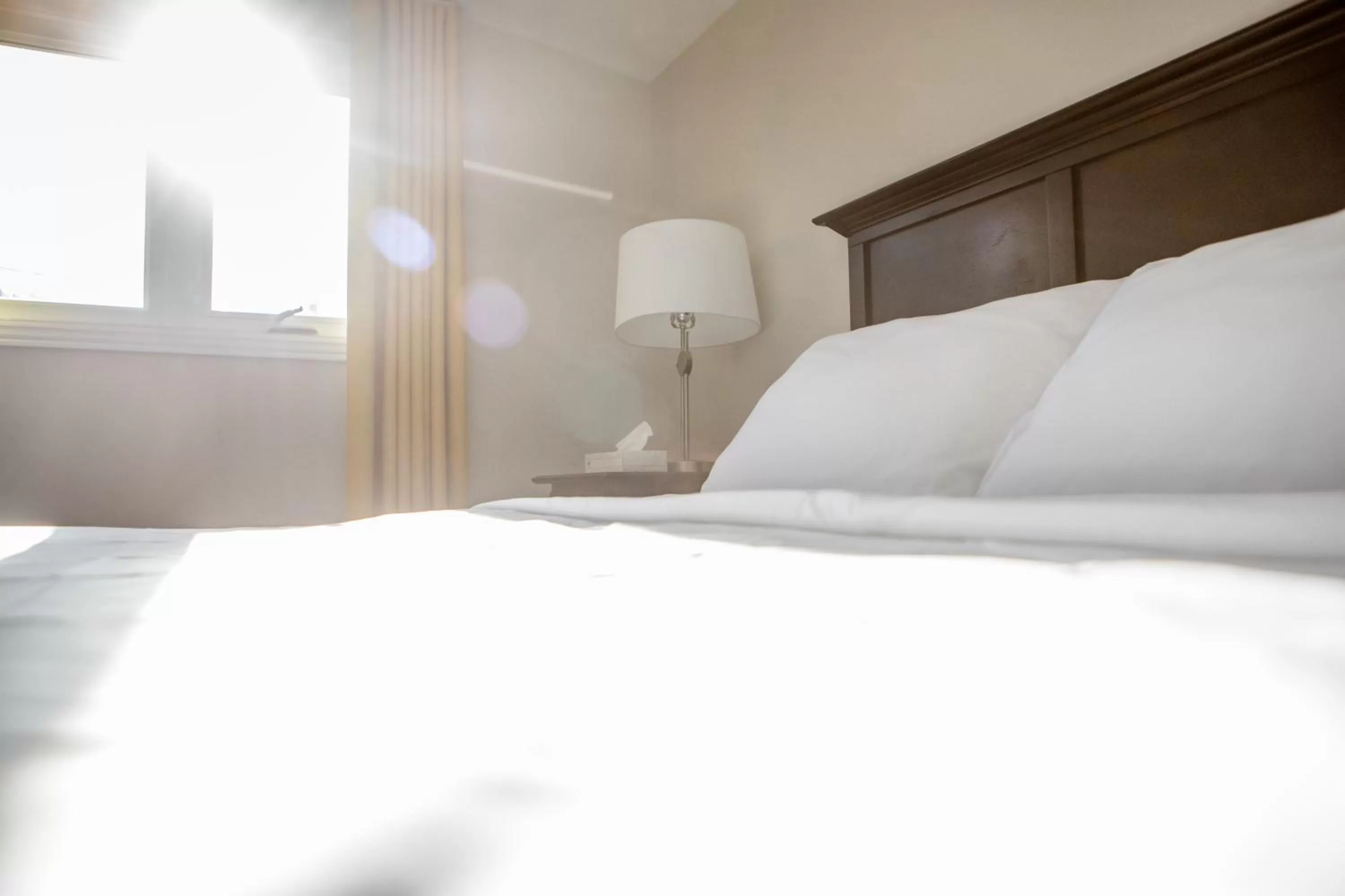 Bed in Le Montagnard, Auberge Hôtel & Chalets