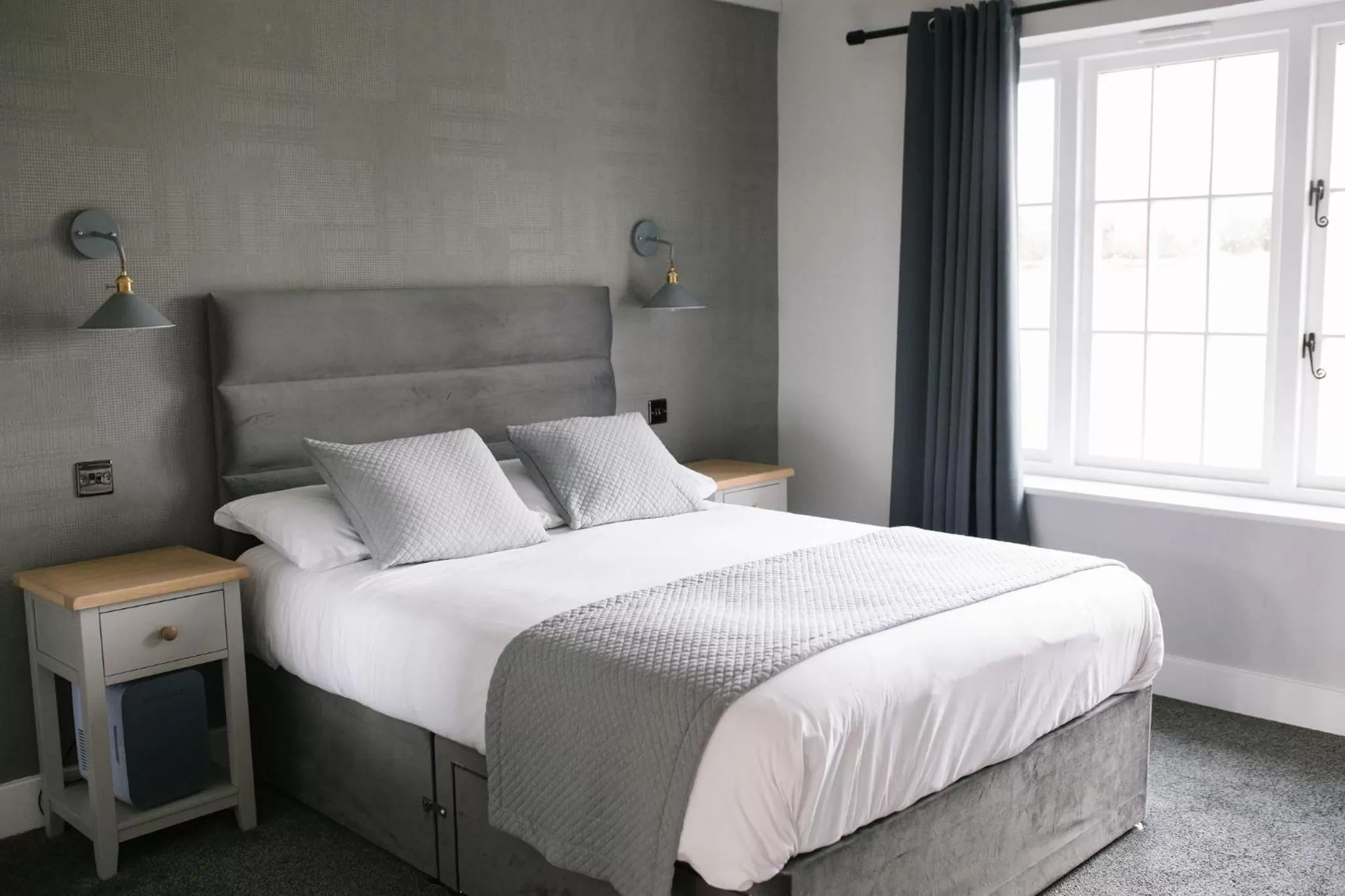 Bedroom, Bed in The Kings Arms, Colchester A120