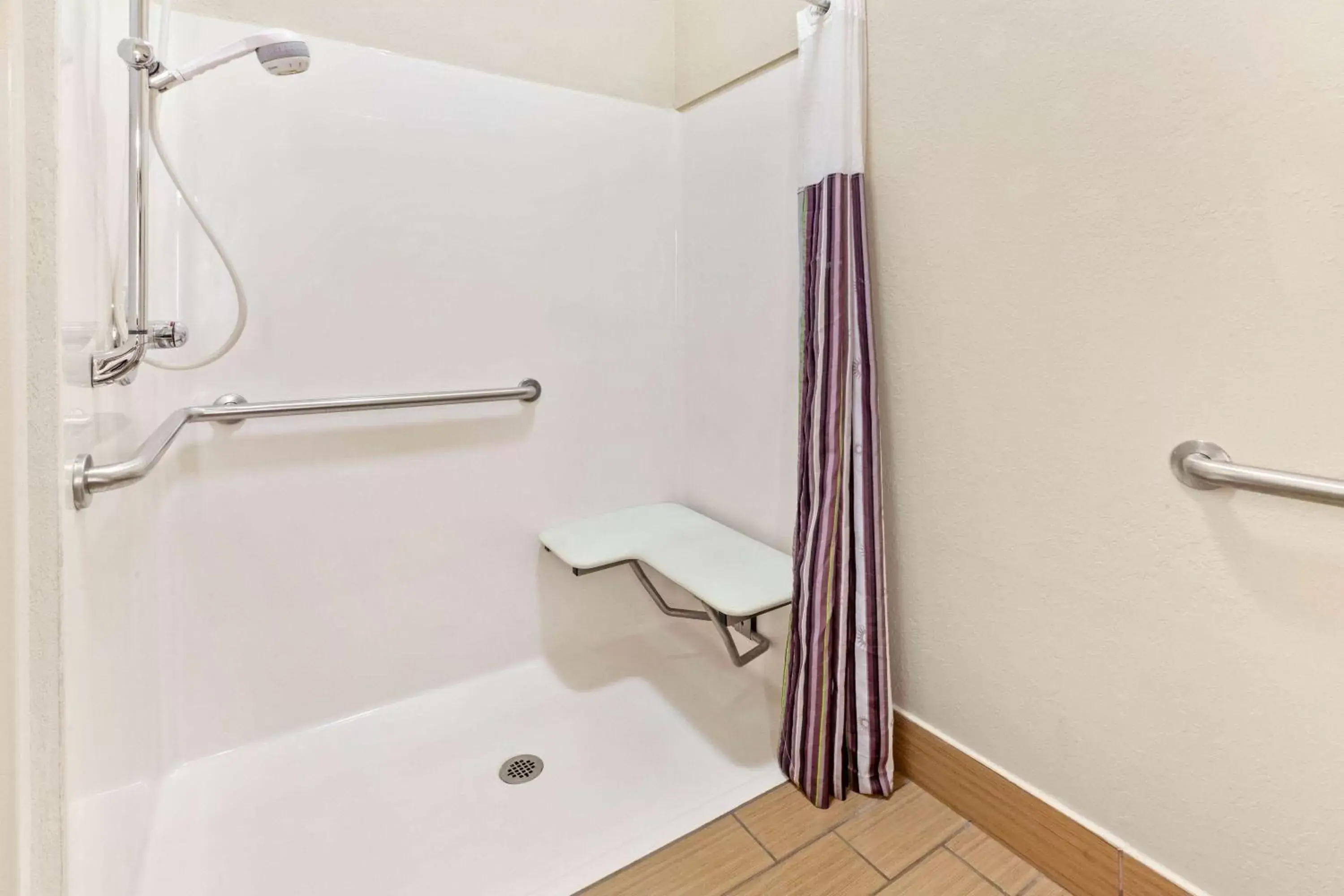 Shower, Bathroom in La Quinta by Wyndham South Bend