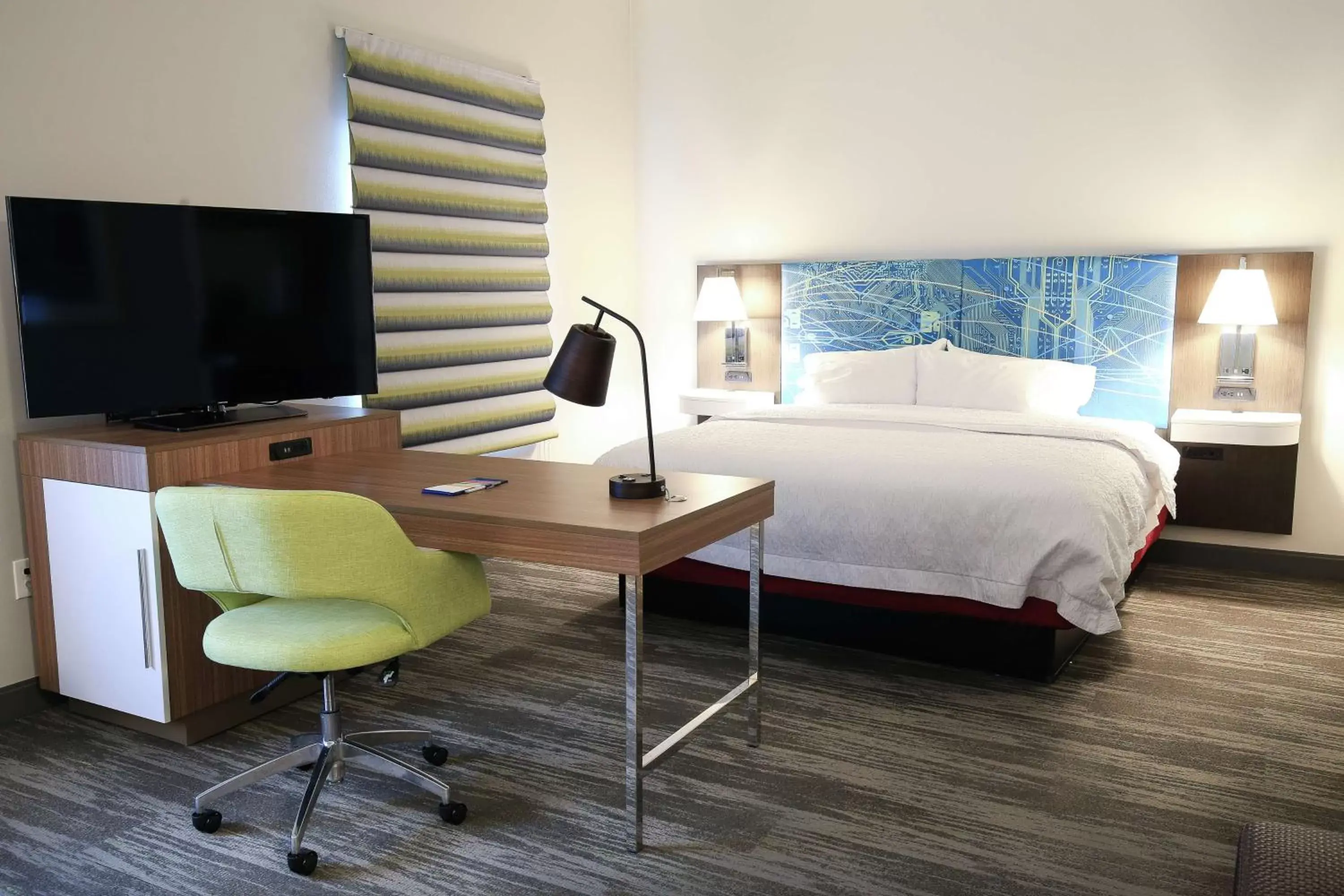 Bedroom, Bed in Hampton Inn & Suites Mount Laurel/Moorestown