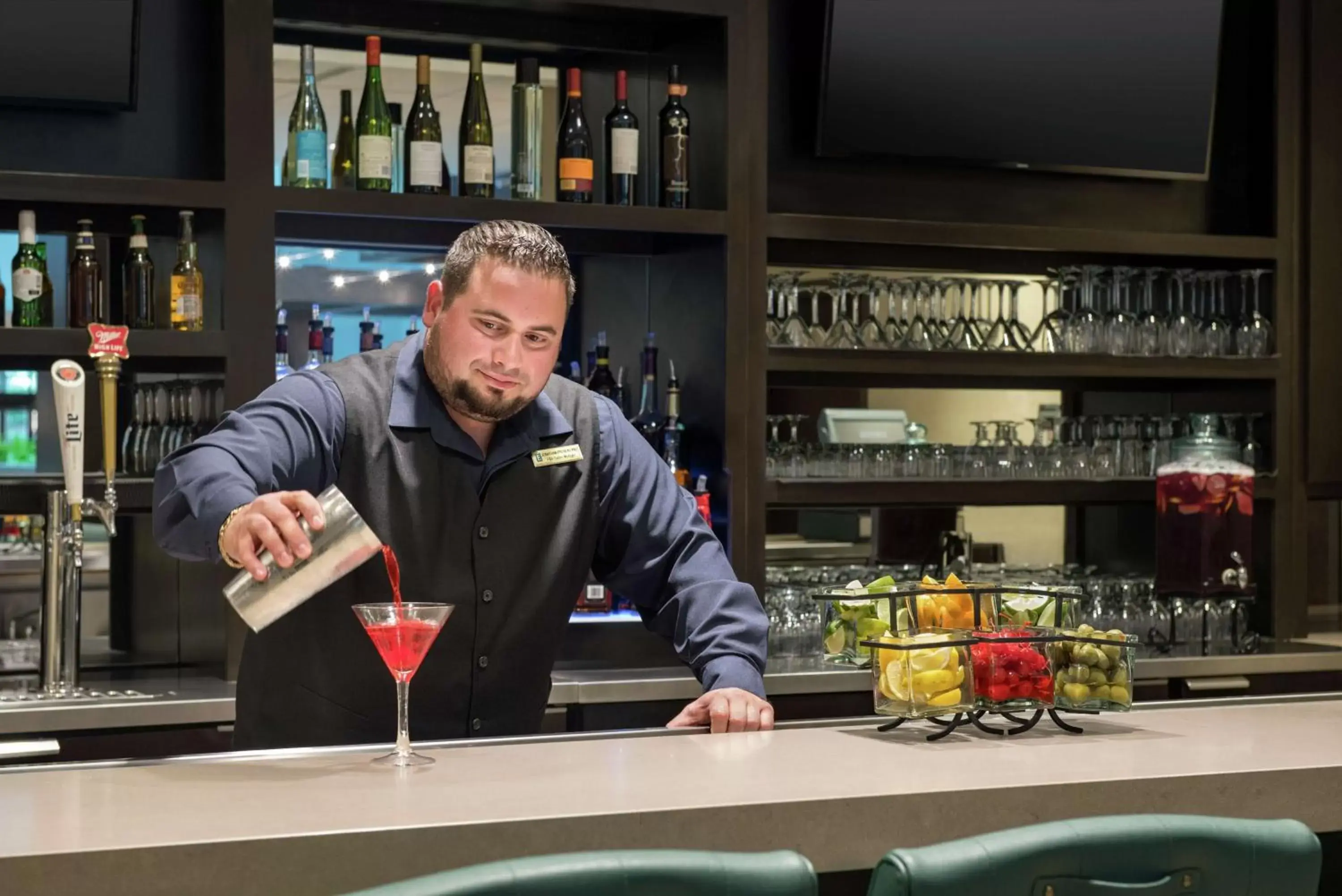 Lounge or bar in Embassy Suites by Hilton Atlanta Alpharetta