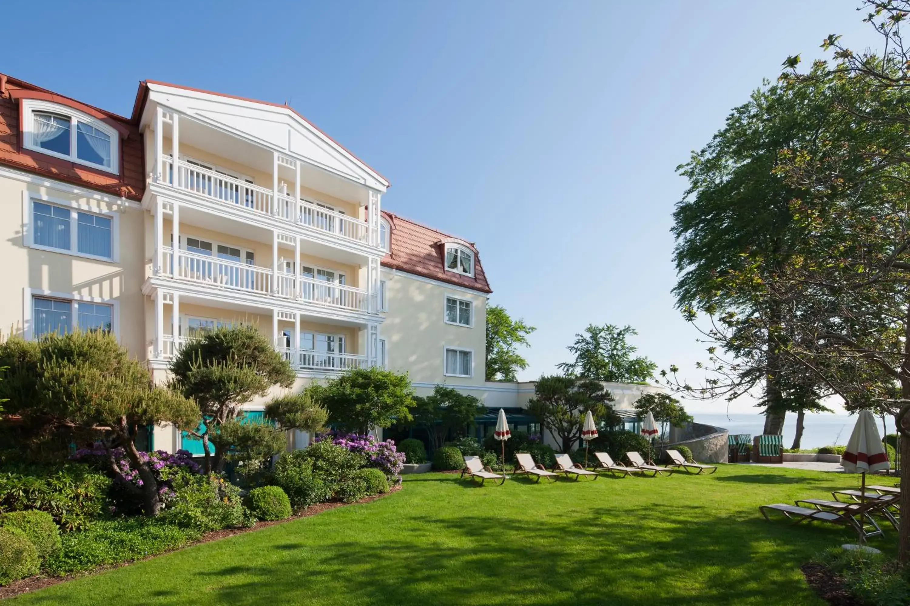 Facade/entrance, Property Building in Travel Charme Strandhotel Bansin