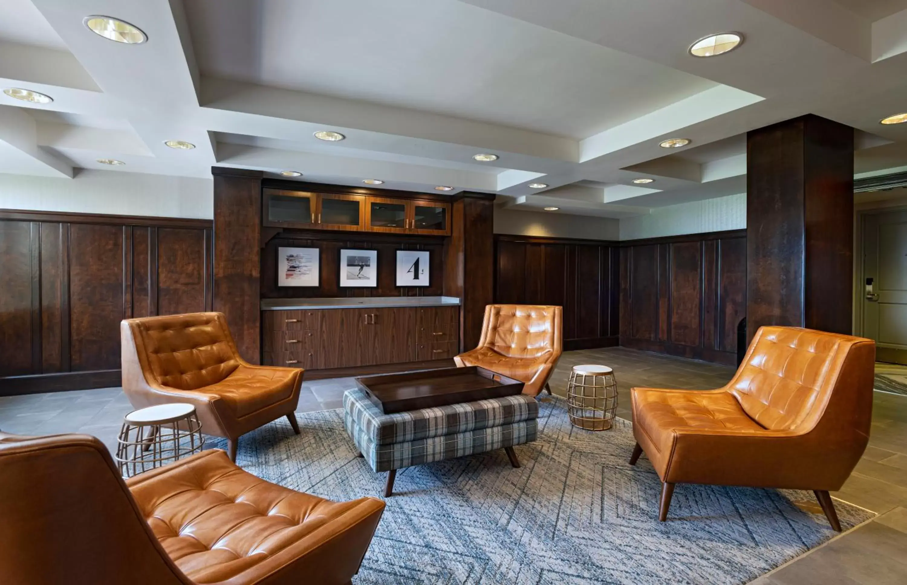 Lounge or bar, Seating Area in Four Points by Sheraton Houston West