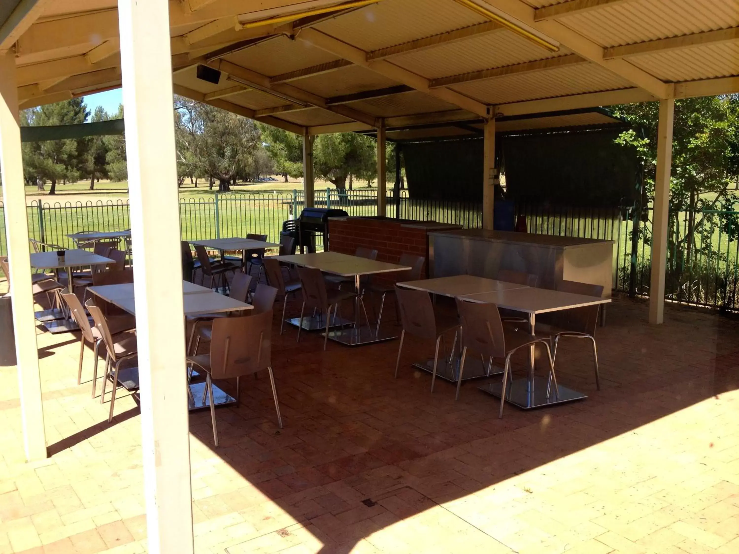 BBQ facilities in Town & Country Motor Inn