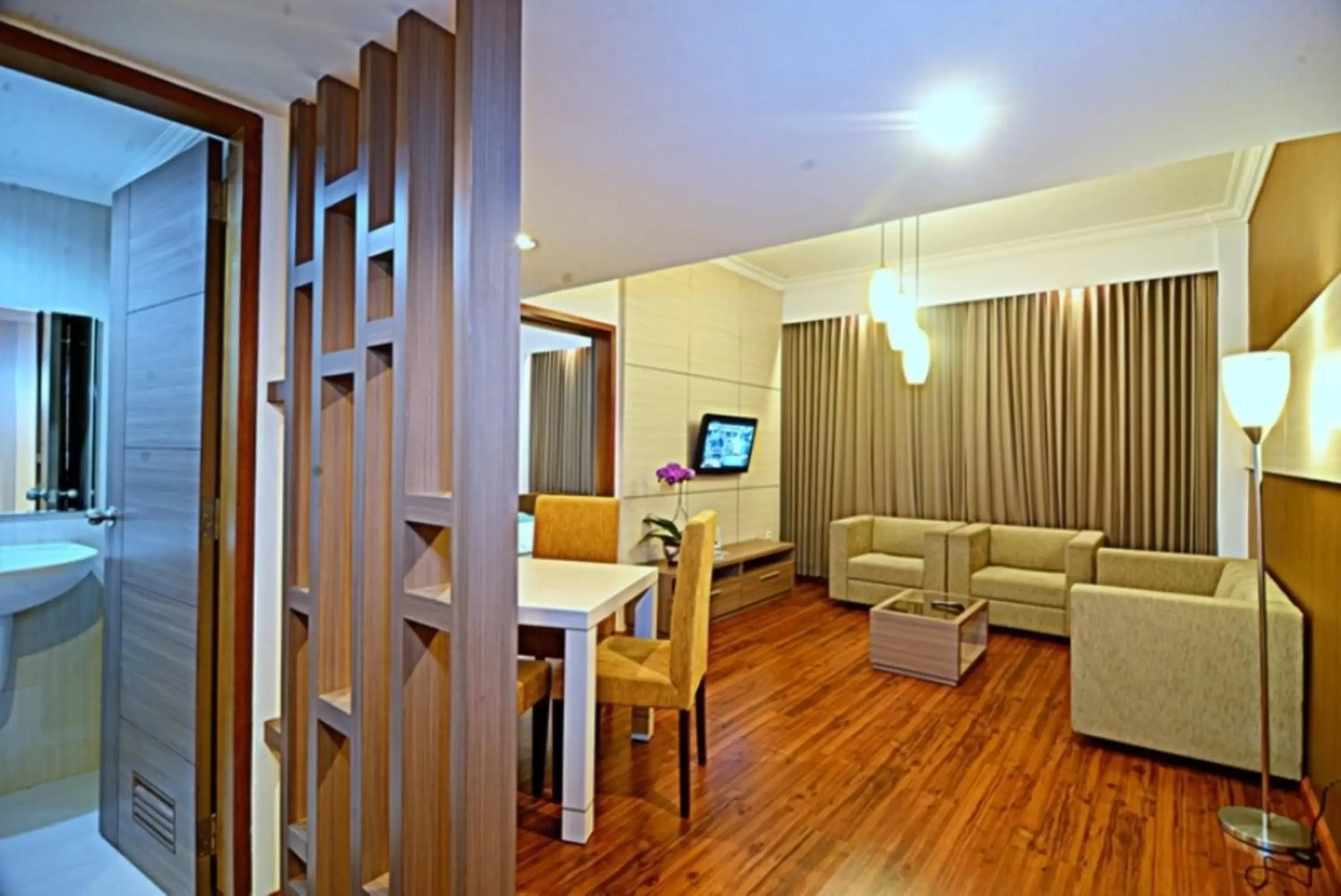 Bedroom, Seating Area in Grand Inna Tunjungan