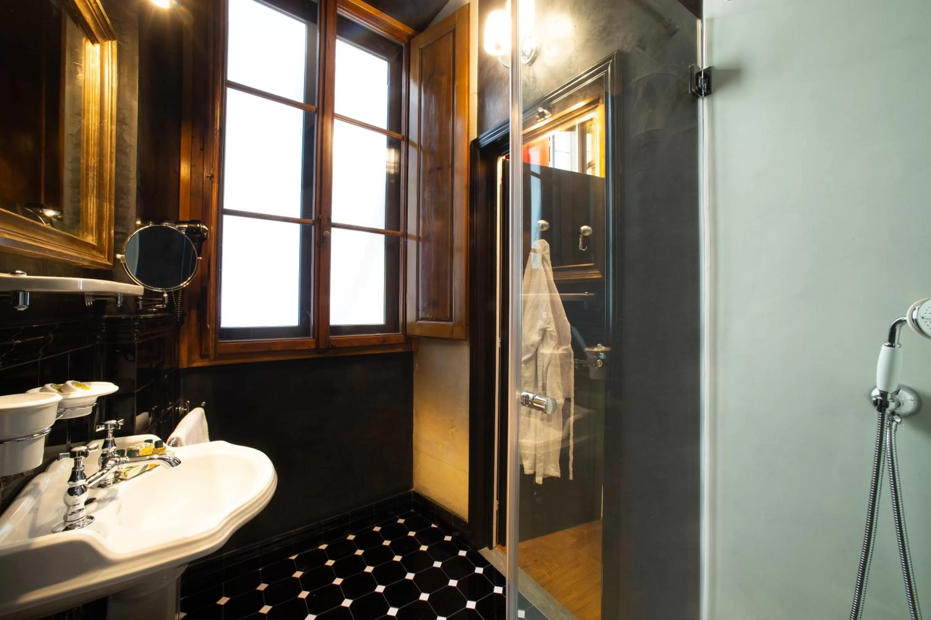 Bathroom in Boutique B&B Torre de' Conti