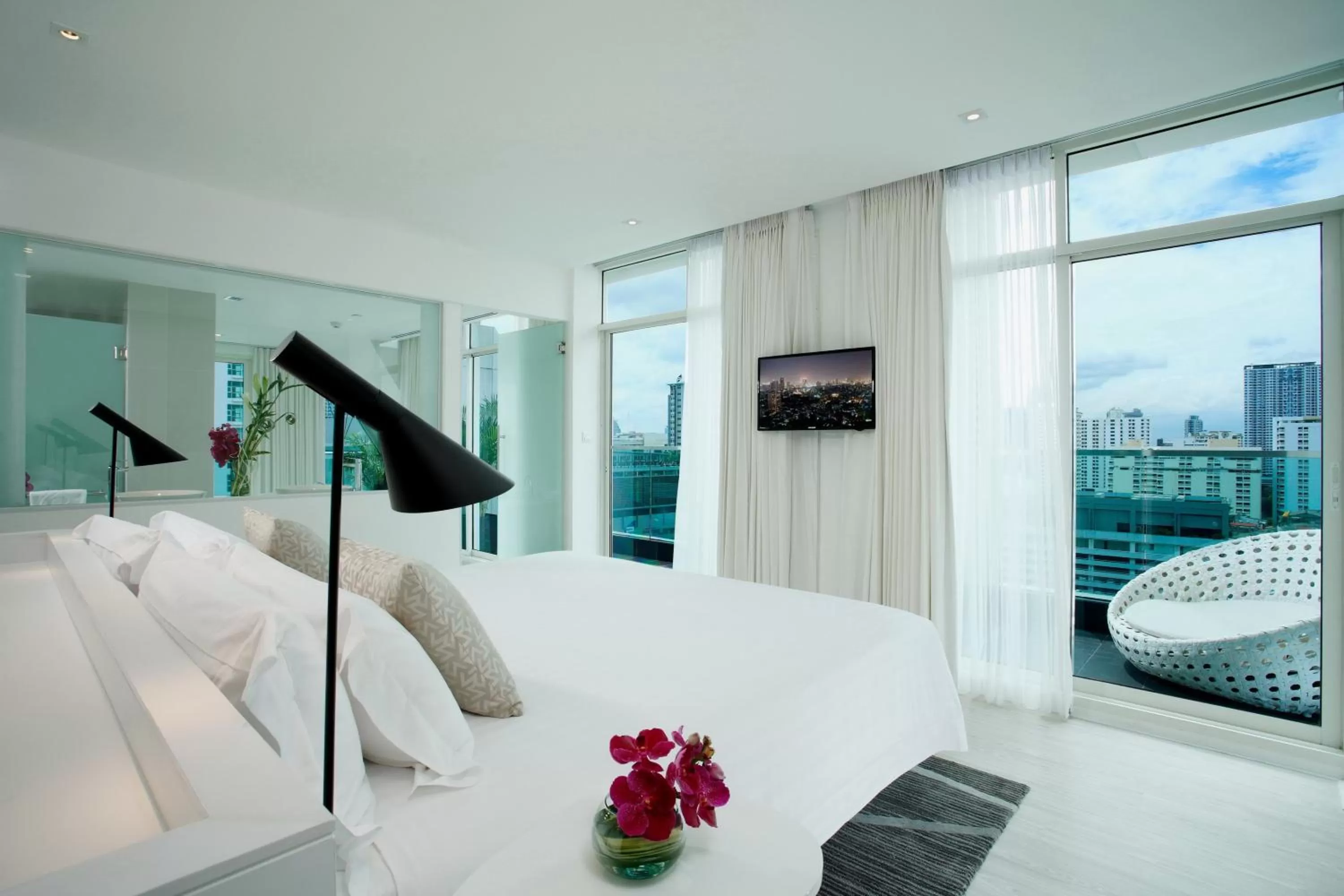 Photo of the whole room, Bed in Centara Watergate Pavilion Hotel Bangkok