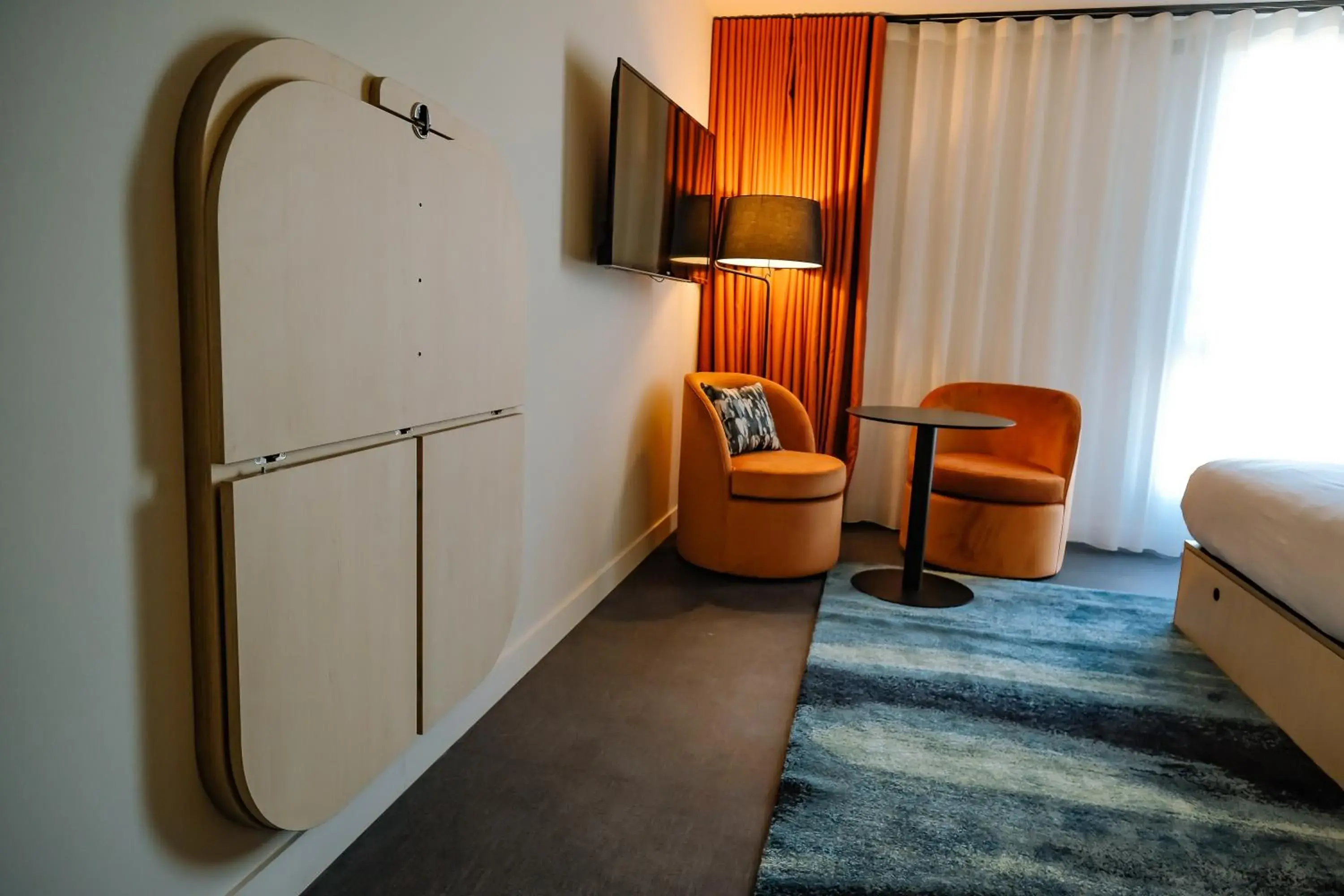 TV and multimedia, Seating Area in Live Hotels Bordeaux Lac