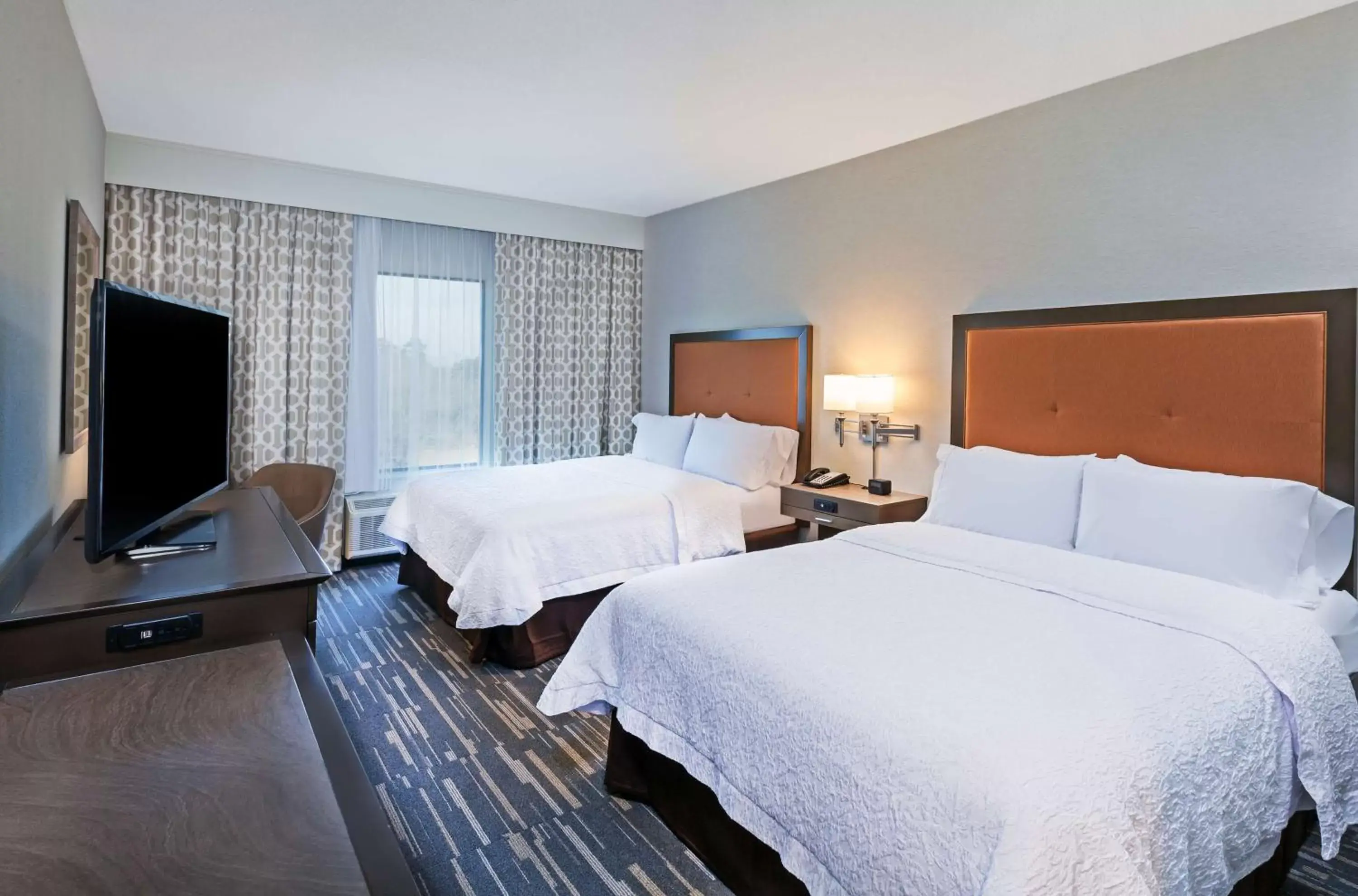 Bed in Hampton Inn & Suites Houston/Atascocita, Tx