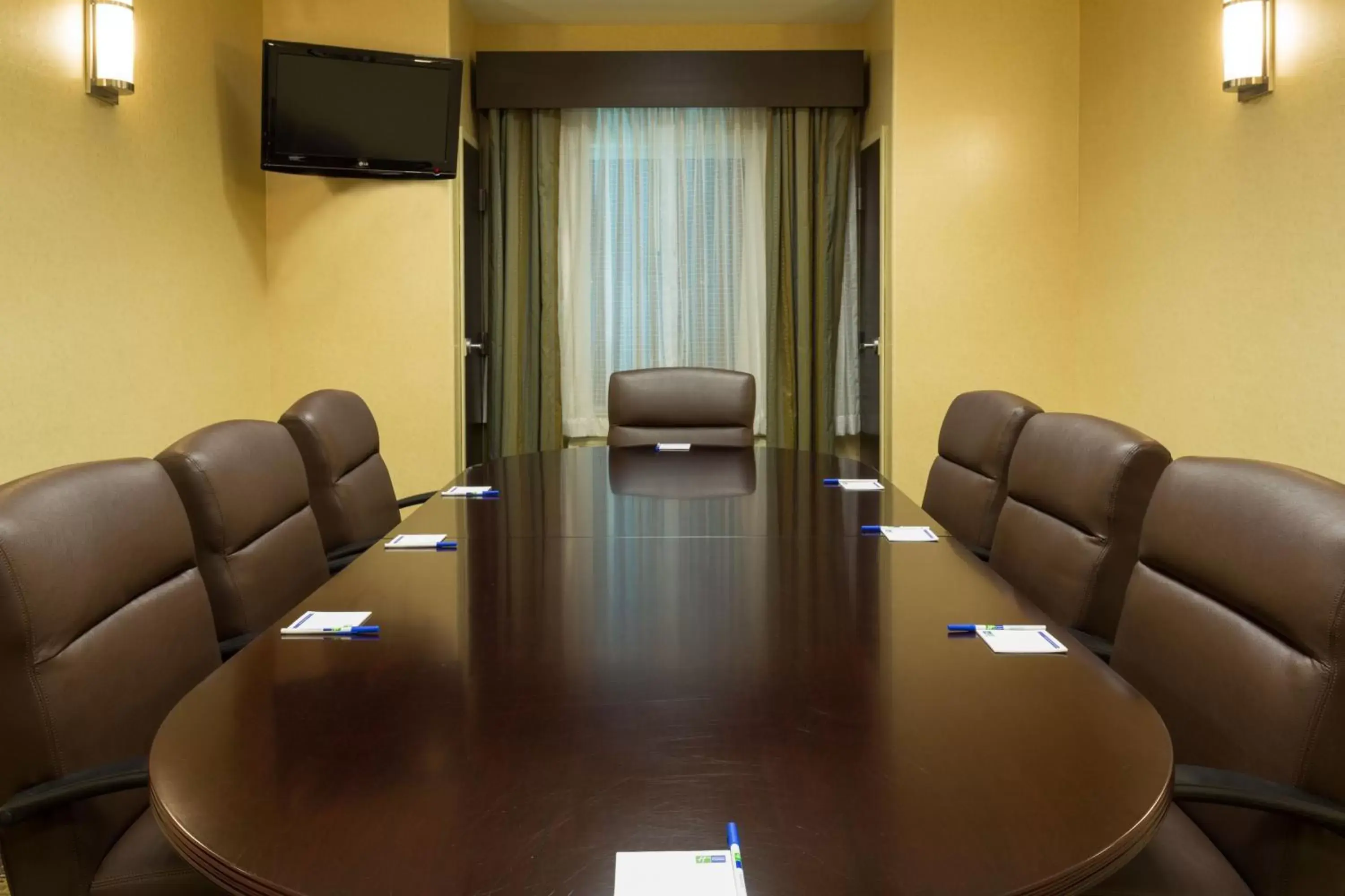 Meeting/conference room, Seating Area in Holiday Inn Express & Suites Moultrie, an IHG Hotel