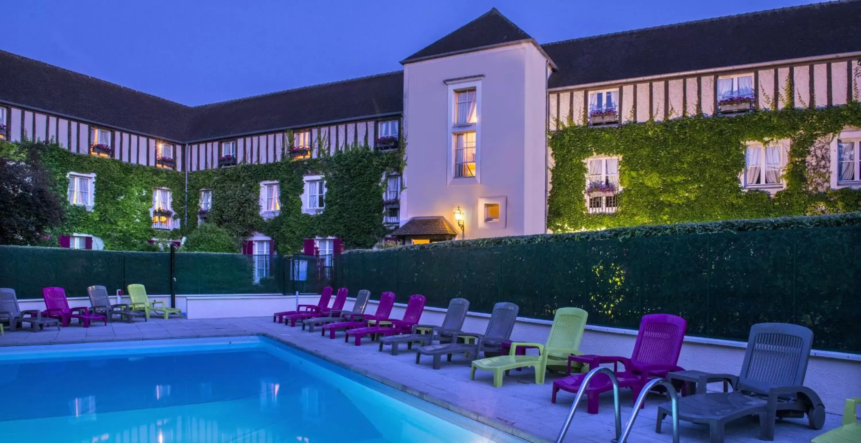 Night, Property Building in Le Manoir de Gressy