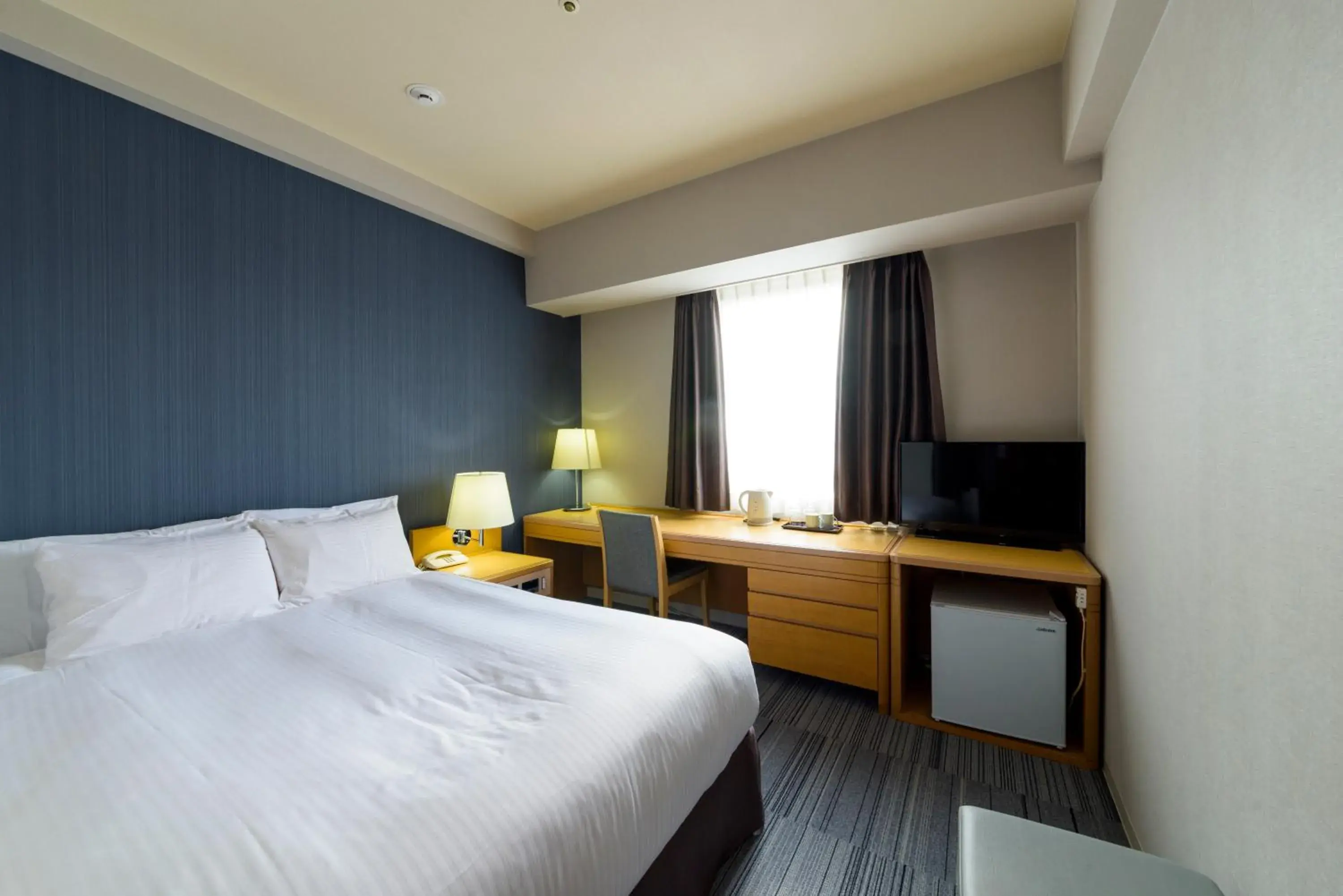 Bed in SureStay Plus Hotel by Best Western Shin-Osaka