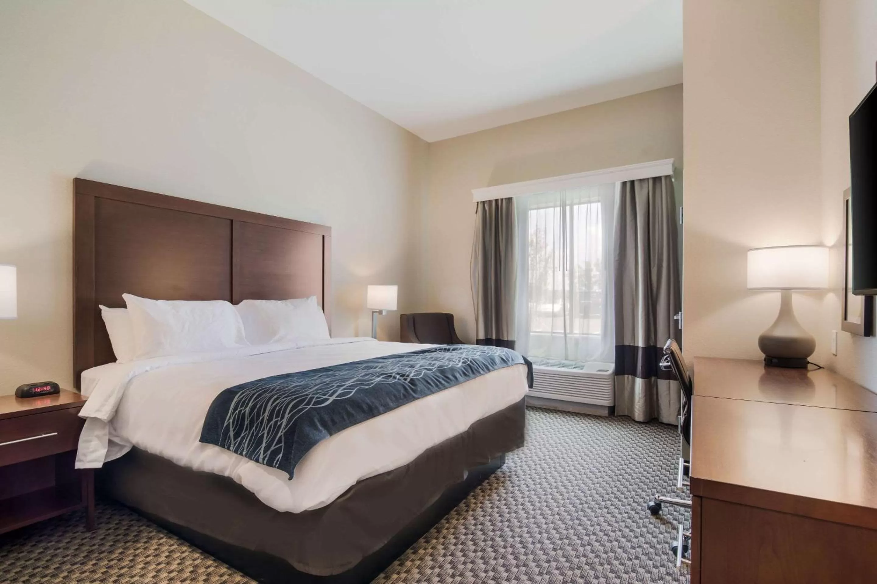 Photo of the whole room, Bed in Comfort Inn & Suites Rock Hill Northeast