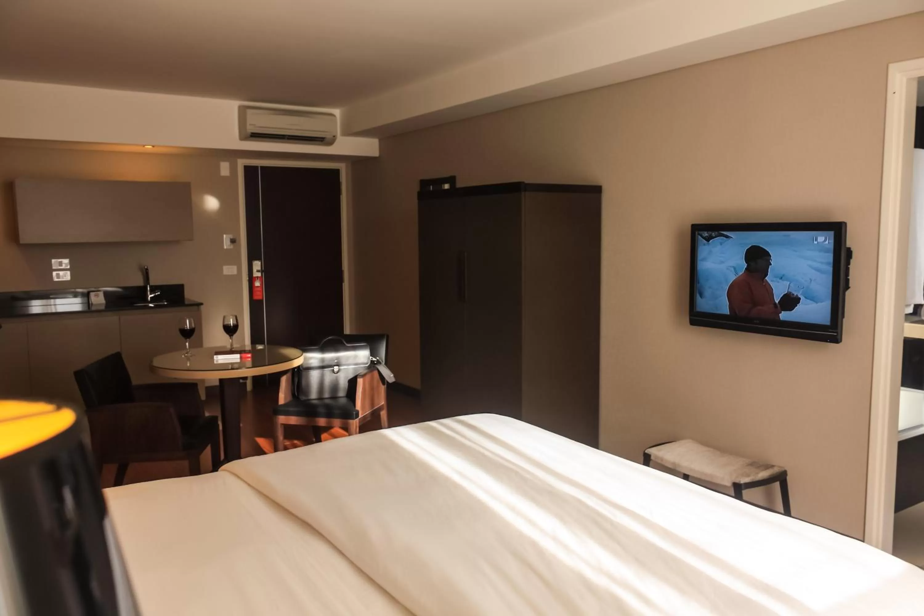 Living room, Bed in AXSUR Design Hotel