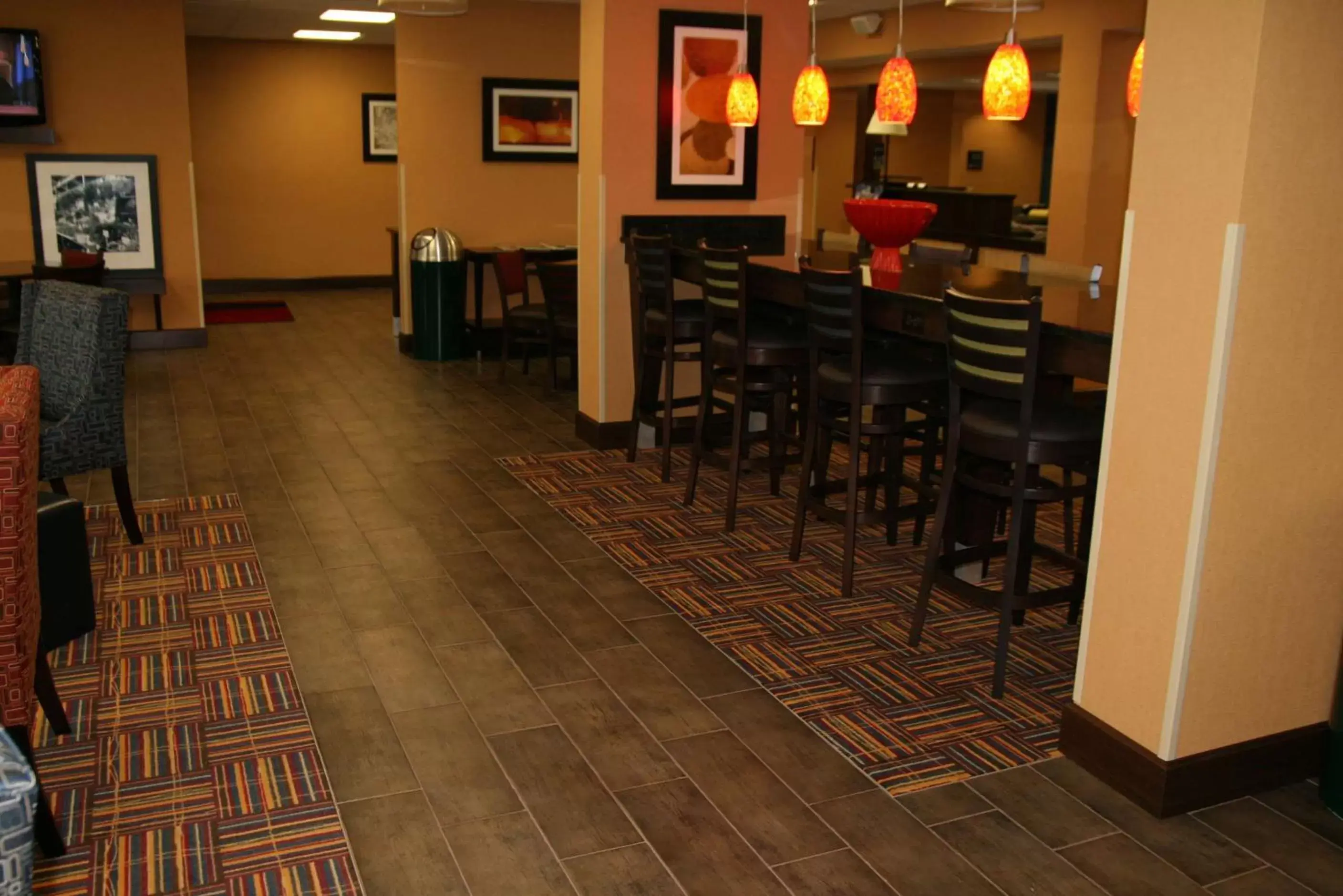 Lobby or reception, Restaurant/Places to Eat in Hampton Inn Youngstown-North