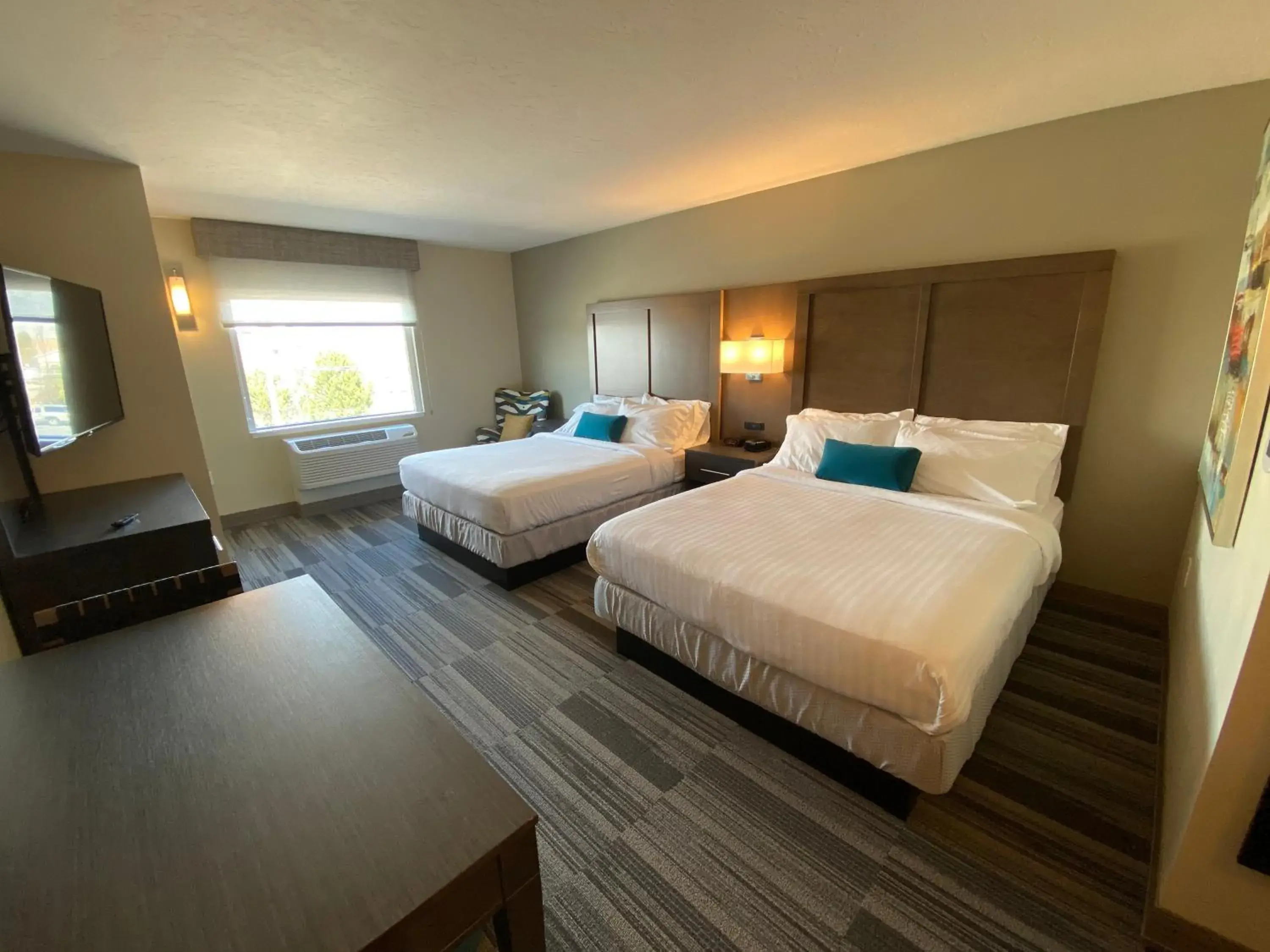 Photo of the whole room, Bed in Simple Suites Boise Airport