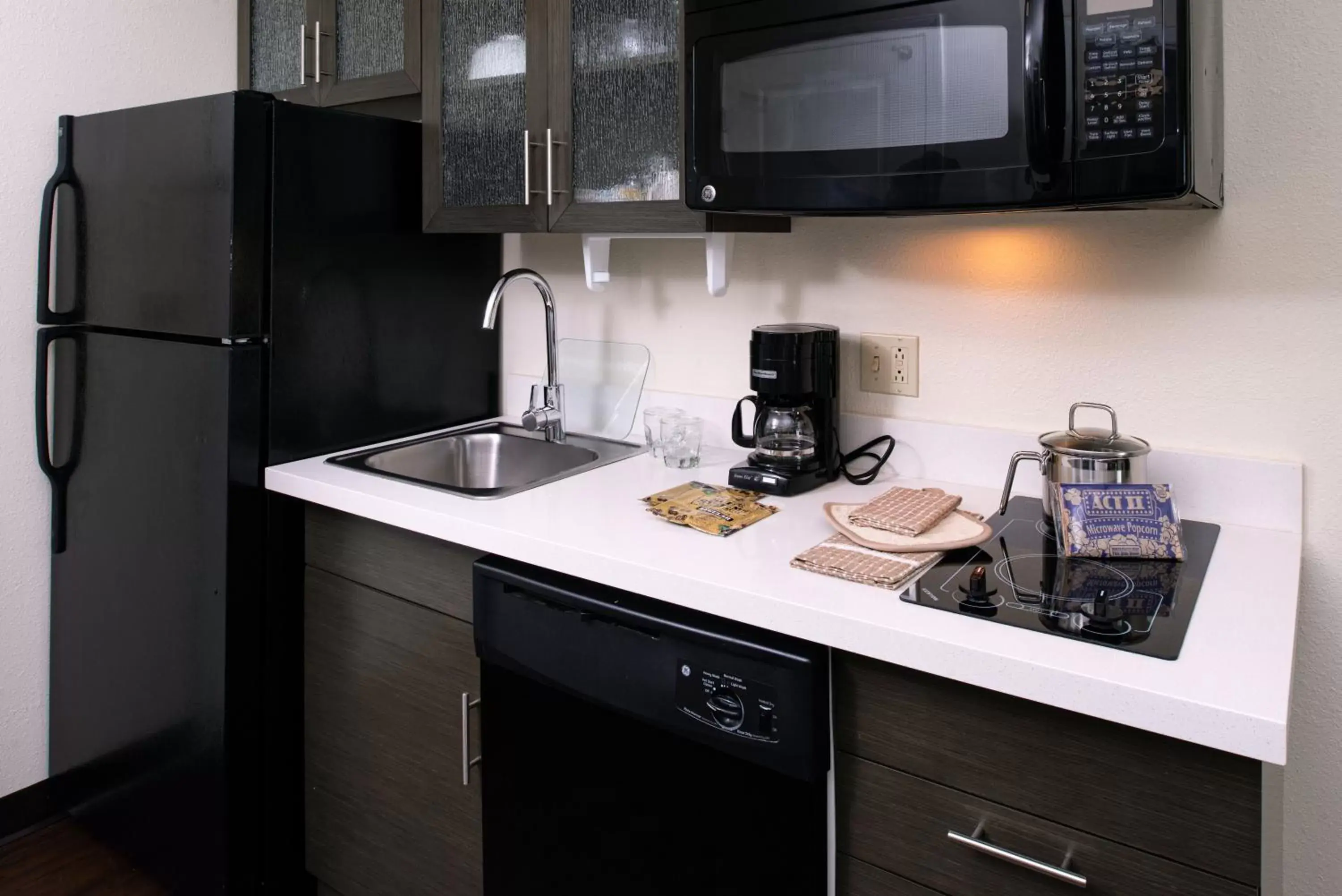 Bedroom, Kitchen/Kitchenette in Candlewood Suites Olathe, an IHG Hotel