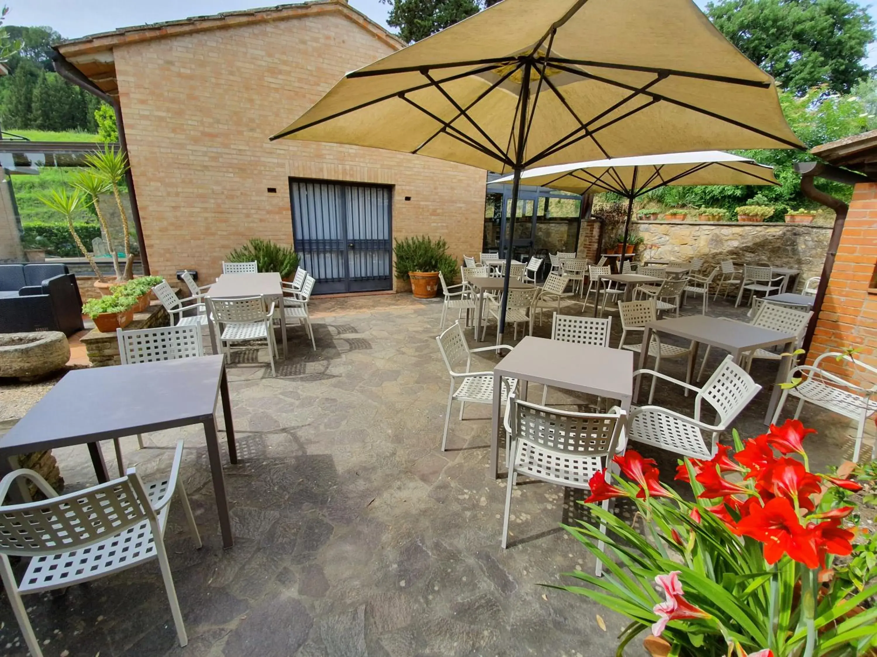 Patio, Restaurant/Places to Eat in Hotel Le Colline