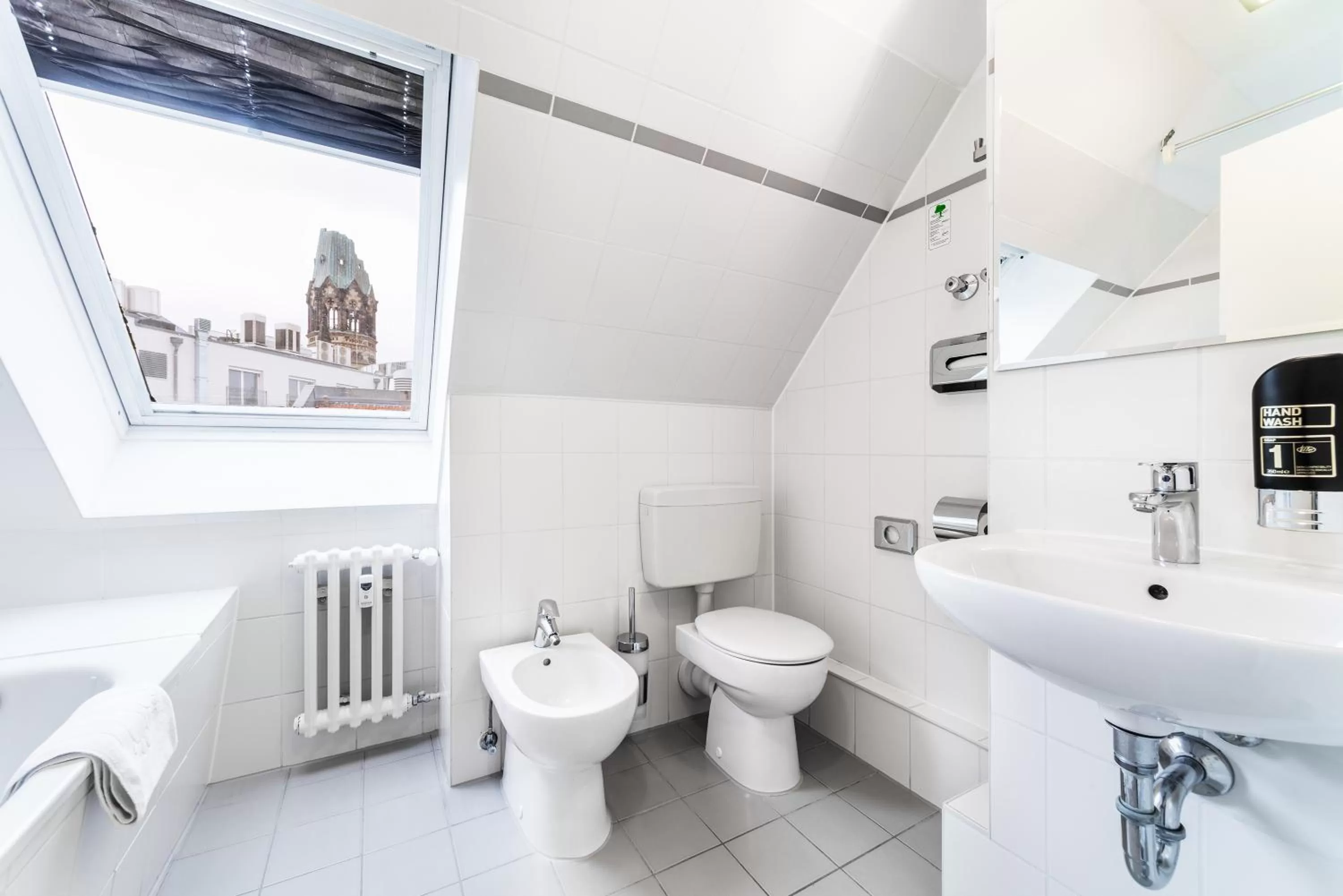 Bathroom in Upper Room Hotel Kurfürstendamm