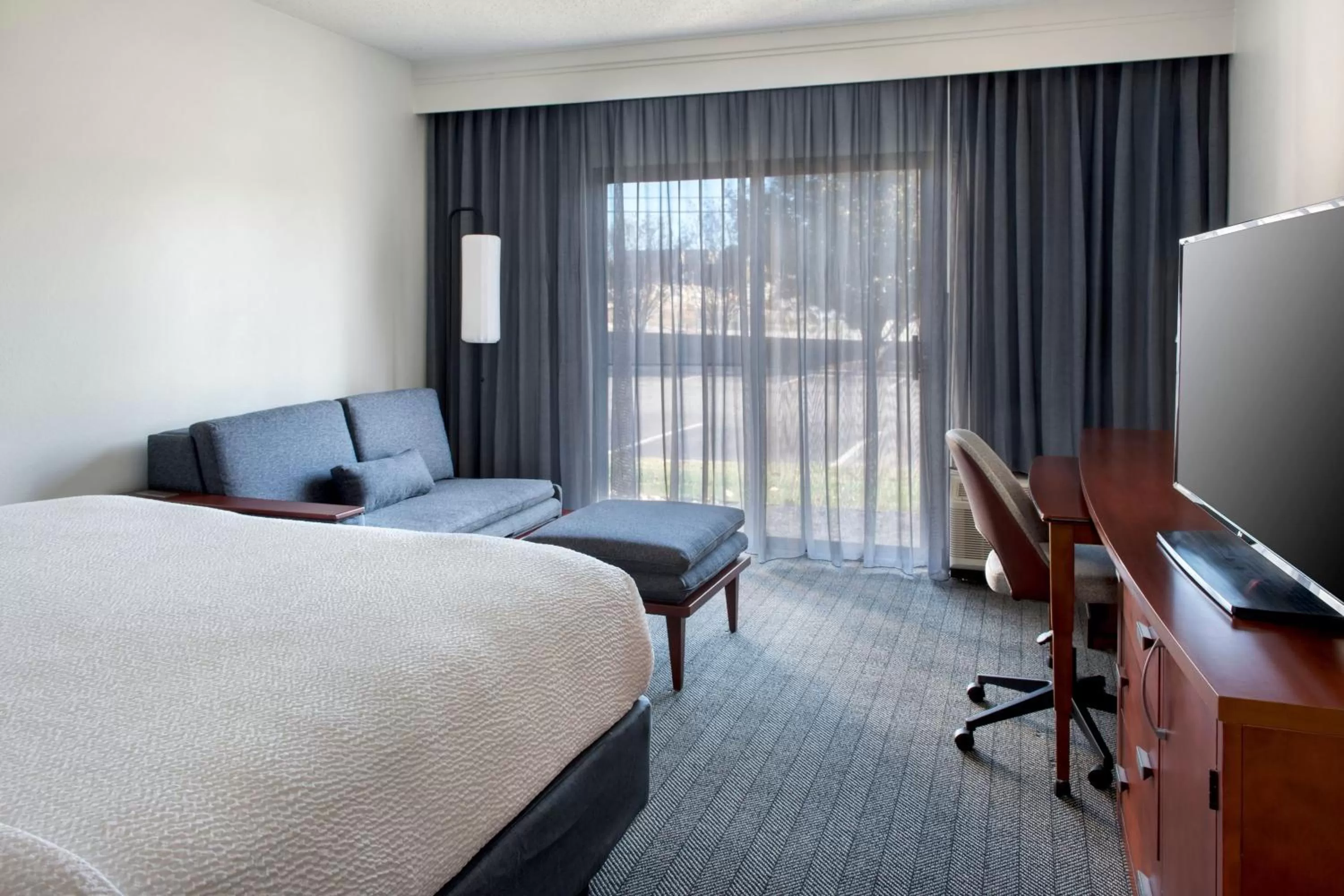 King Room with Sofa Bed - Hearing Accessible in Courtyard by Marriott Annapolis