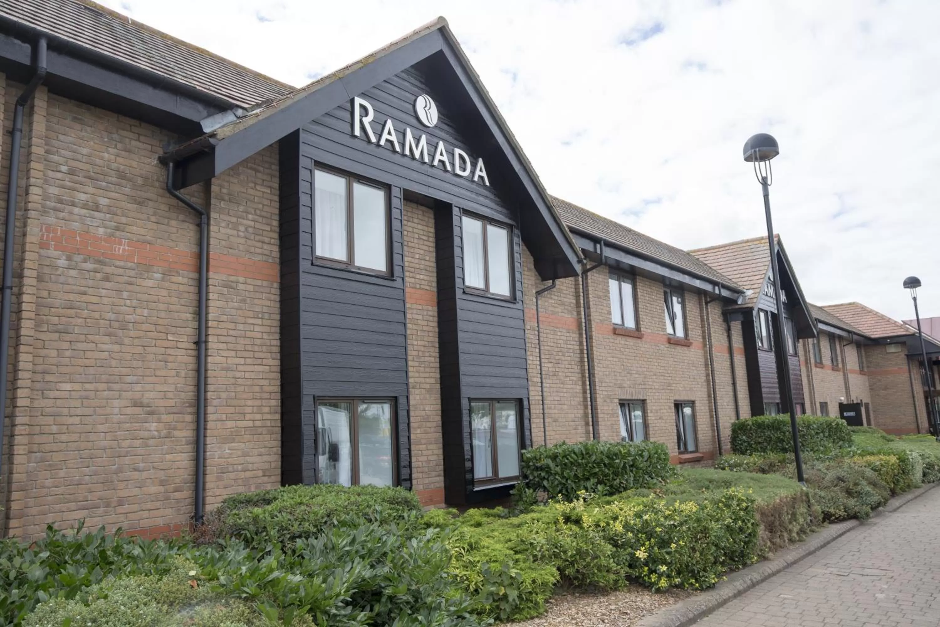 Facade/entrance in Ramada Cambridge