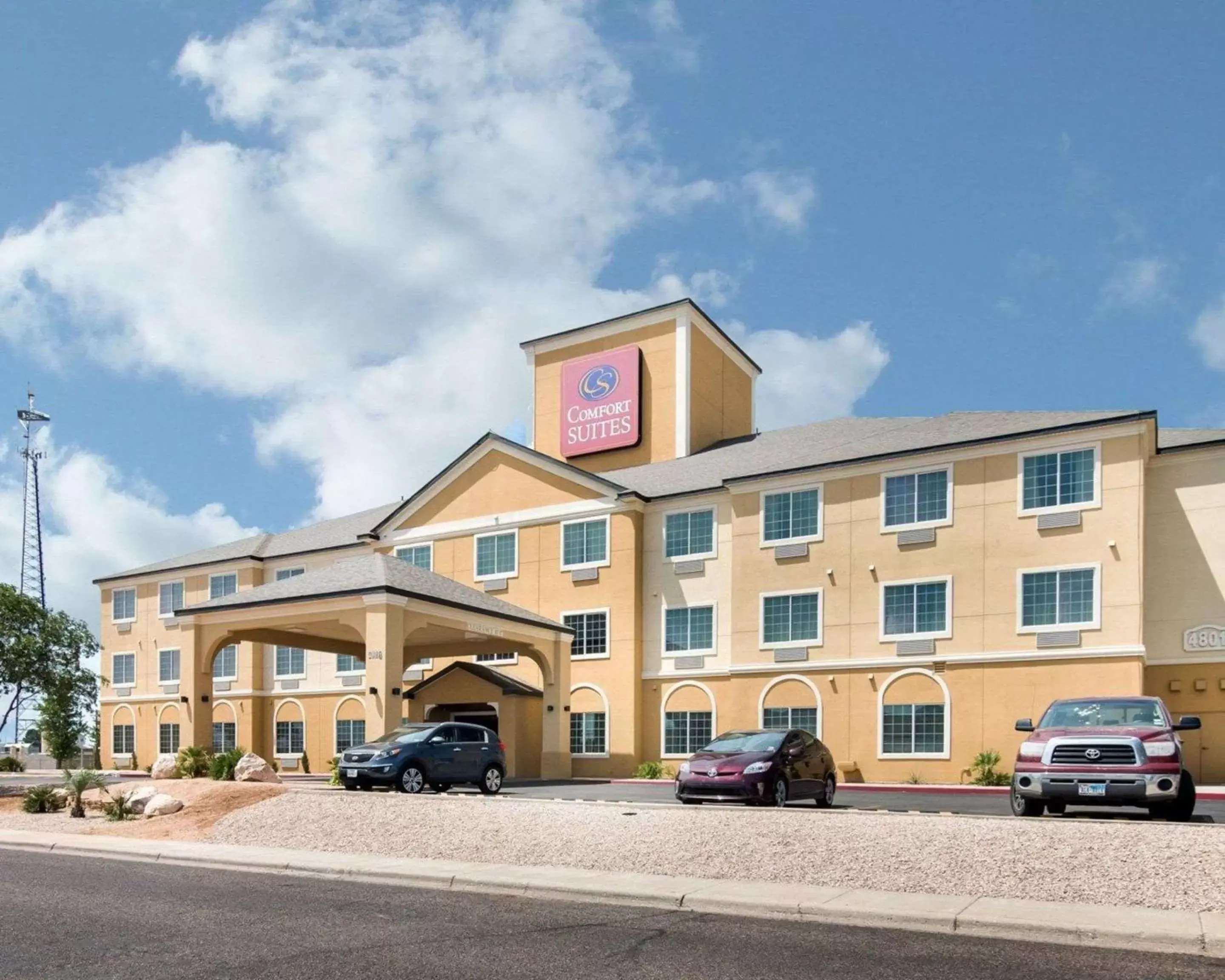 Property building in Comfort Suites Odessa near University Property building in Comfort Suites Odessa near University