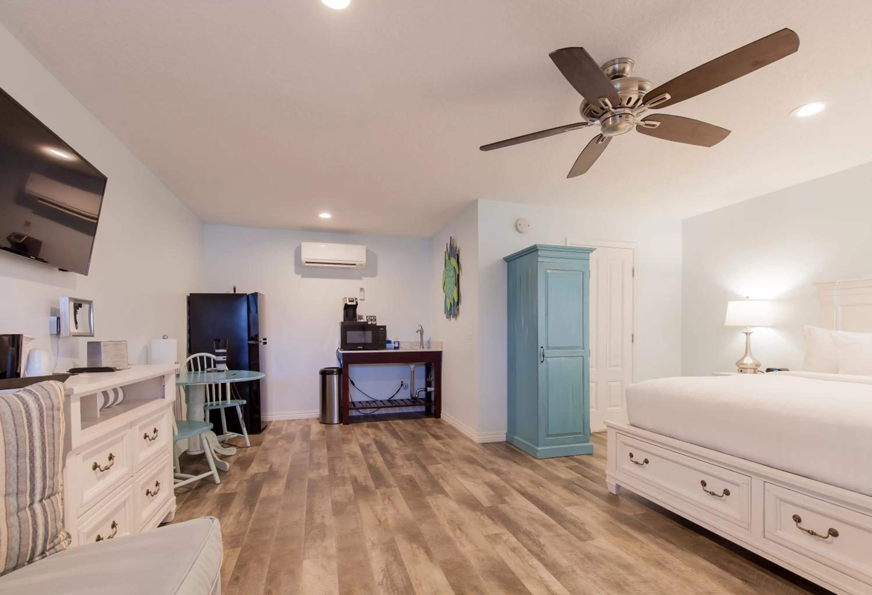 TV/Entertainment Center in Lost Inn Paradise