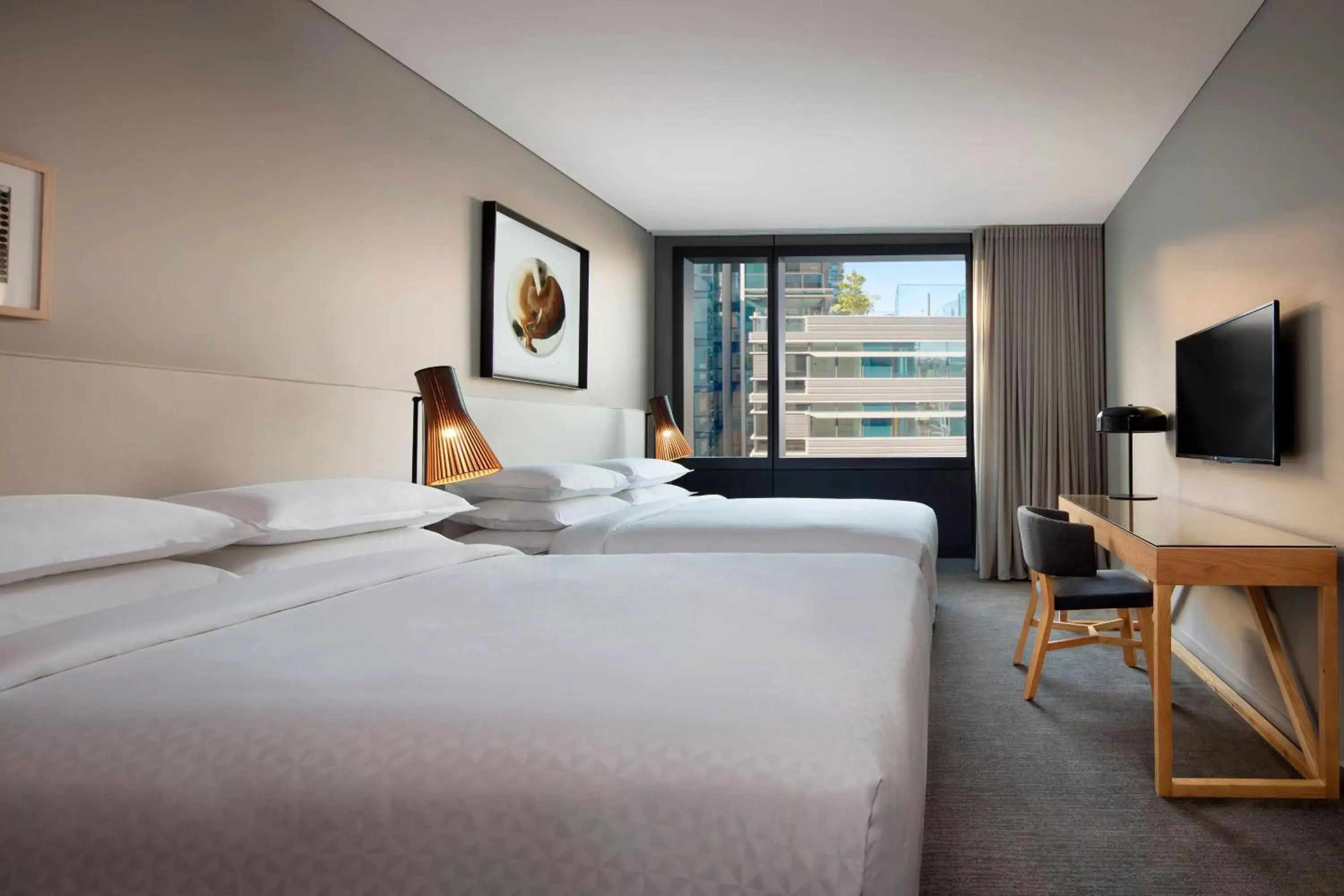 Photo of the whole room, Bed in Four Points by Sheraton Sydney, Central Park