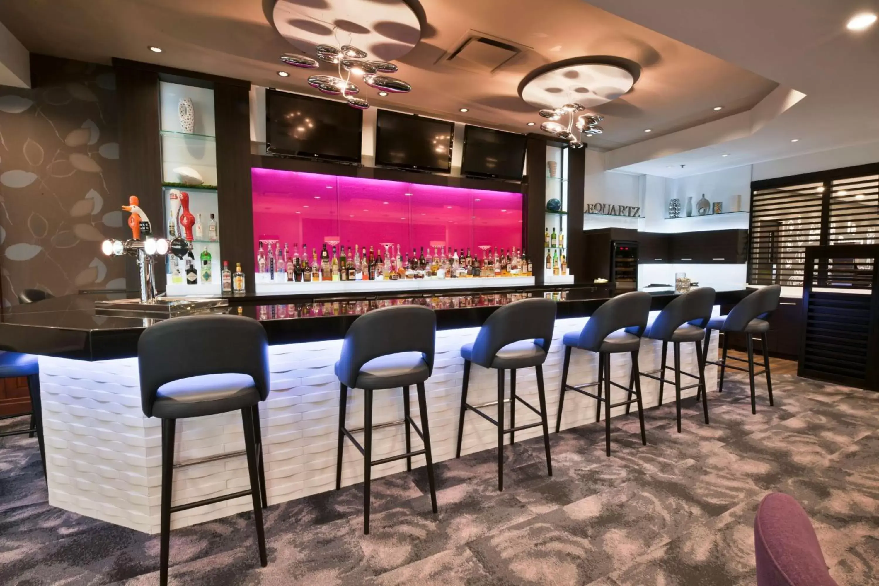 Lounge or bar, Lounge/Bar in Hilton Montreal/Laval