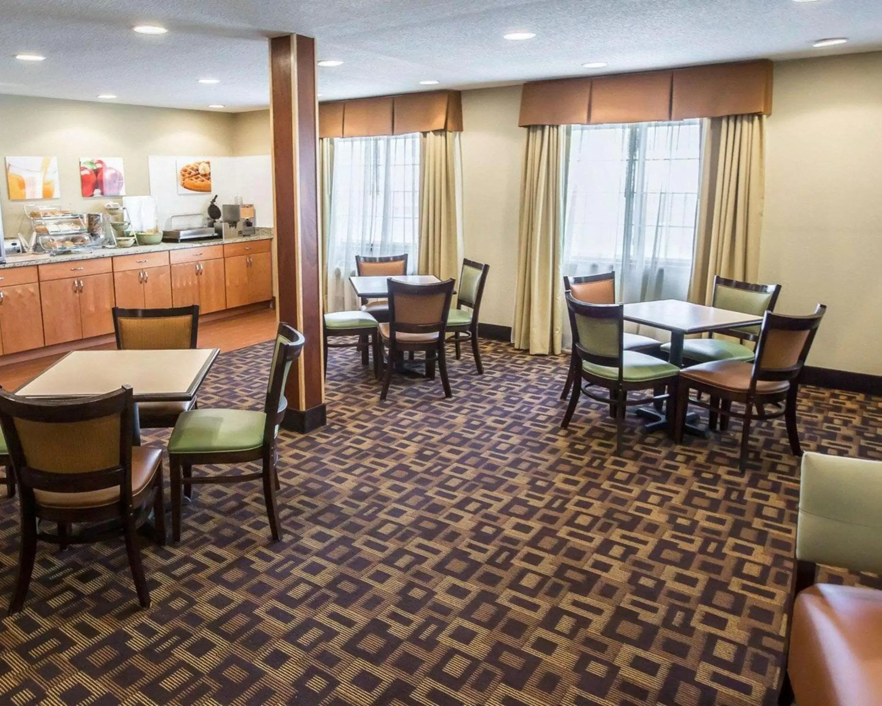 Restaurant/Places to Eat in Quality Inn Chesterton near Indiana Dunes National Park I-94